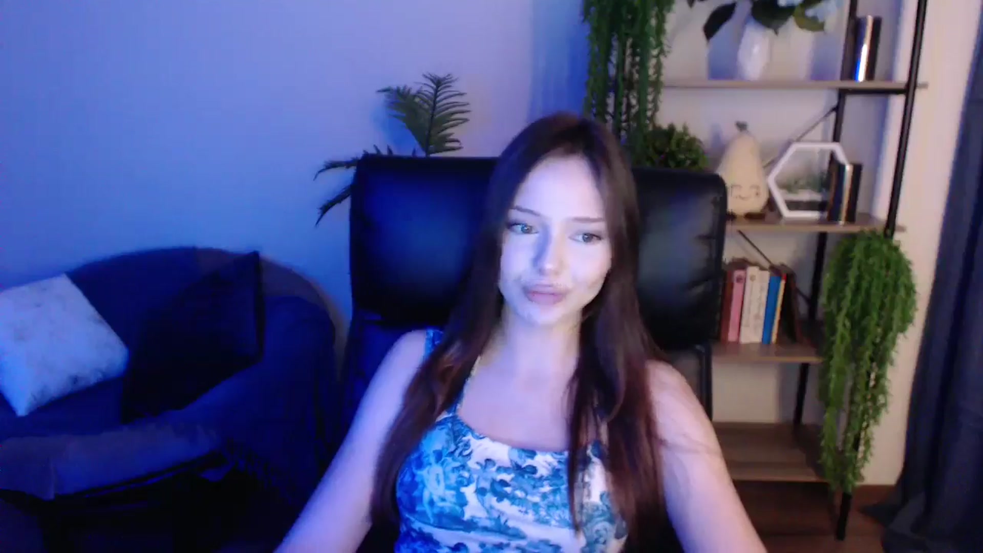 Gallery image thumbnail from KateManelli's myfreecams stream on, 03/07/2025, 12:32 image 16 of 20