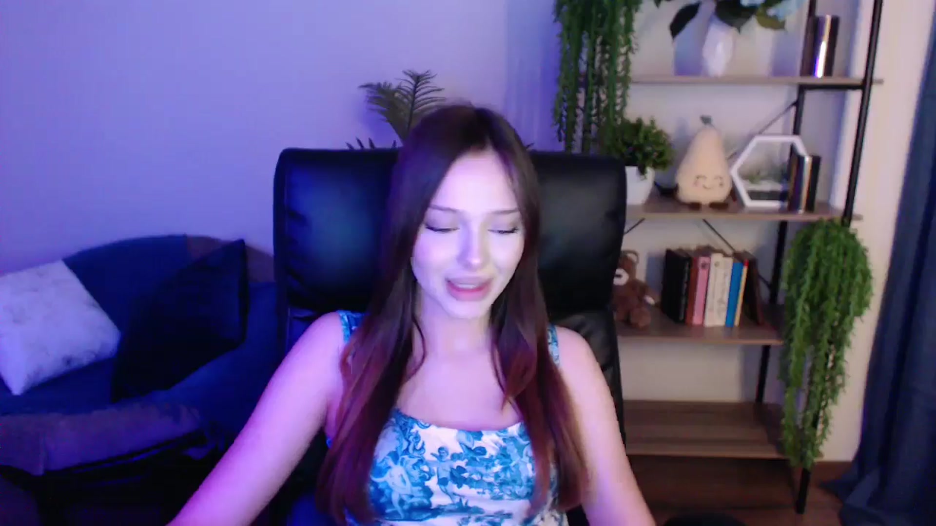 Gallery image thumbnail from KateManelli's myfreecams stream on, 03/07/2025, 14:06 image 16 of 20