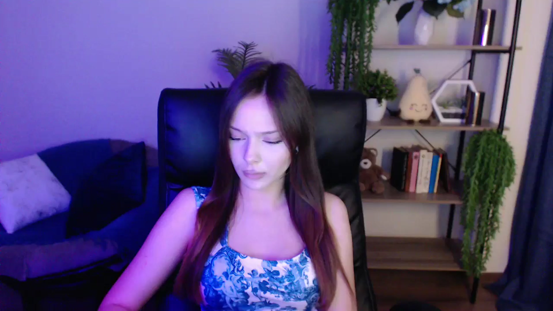 Gallery image thumbnail from KateManelli's myfreecams stream on, 03/07/2025, 14:06 image 14 of 20