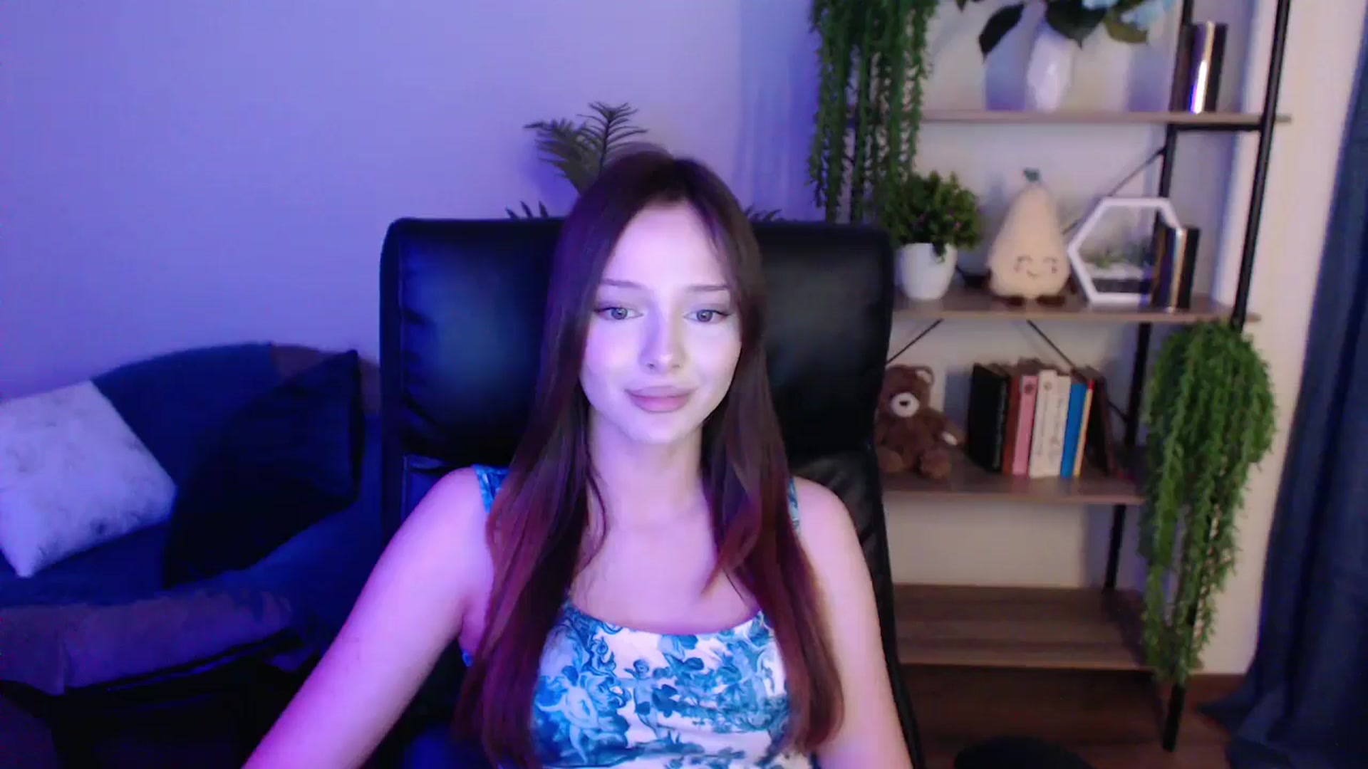 Gallery image thumbnail from KateManelli's myfreecams stream on, 03/07/2025, 14:06 image 17 of 20