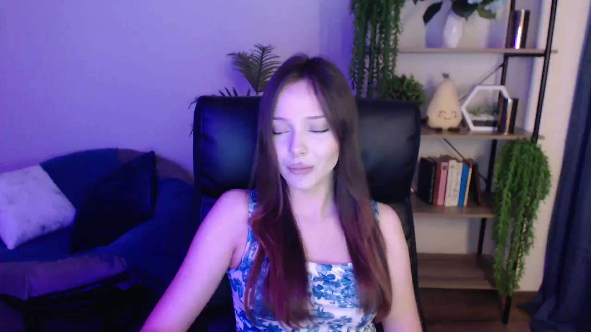 Gallery image thumbnail from KateManelli's myfreecams stream on, 03/07/2025, 14:06 image 3 of 20