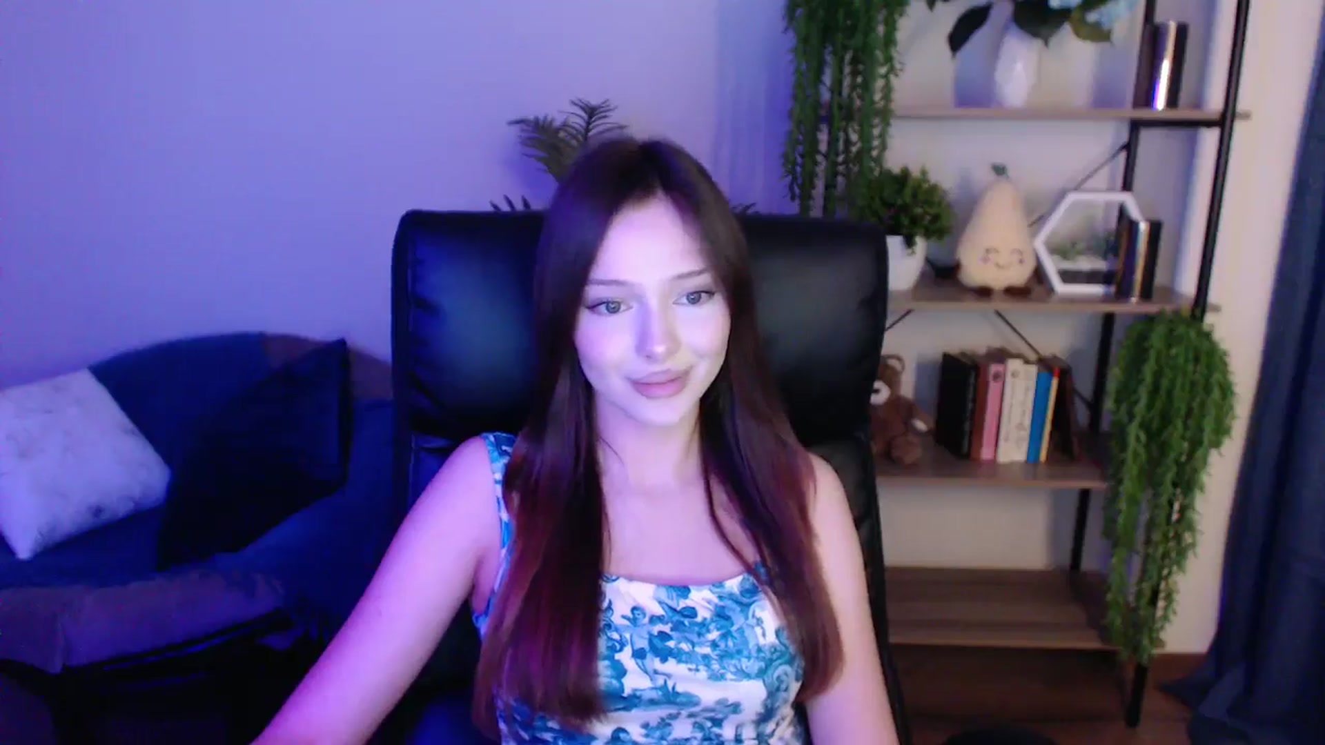 Gallery image thumbnail from KateManelli's myfreecams stream on, 03/07/2025, 14:06 image 13 of 20