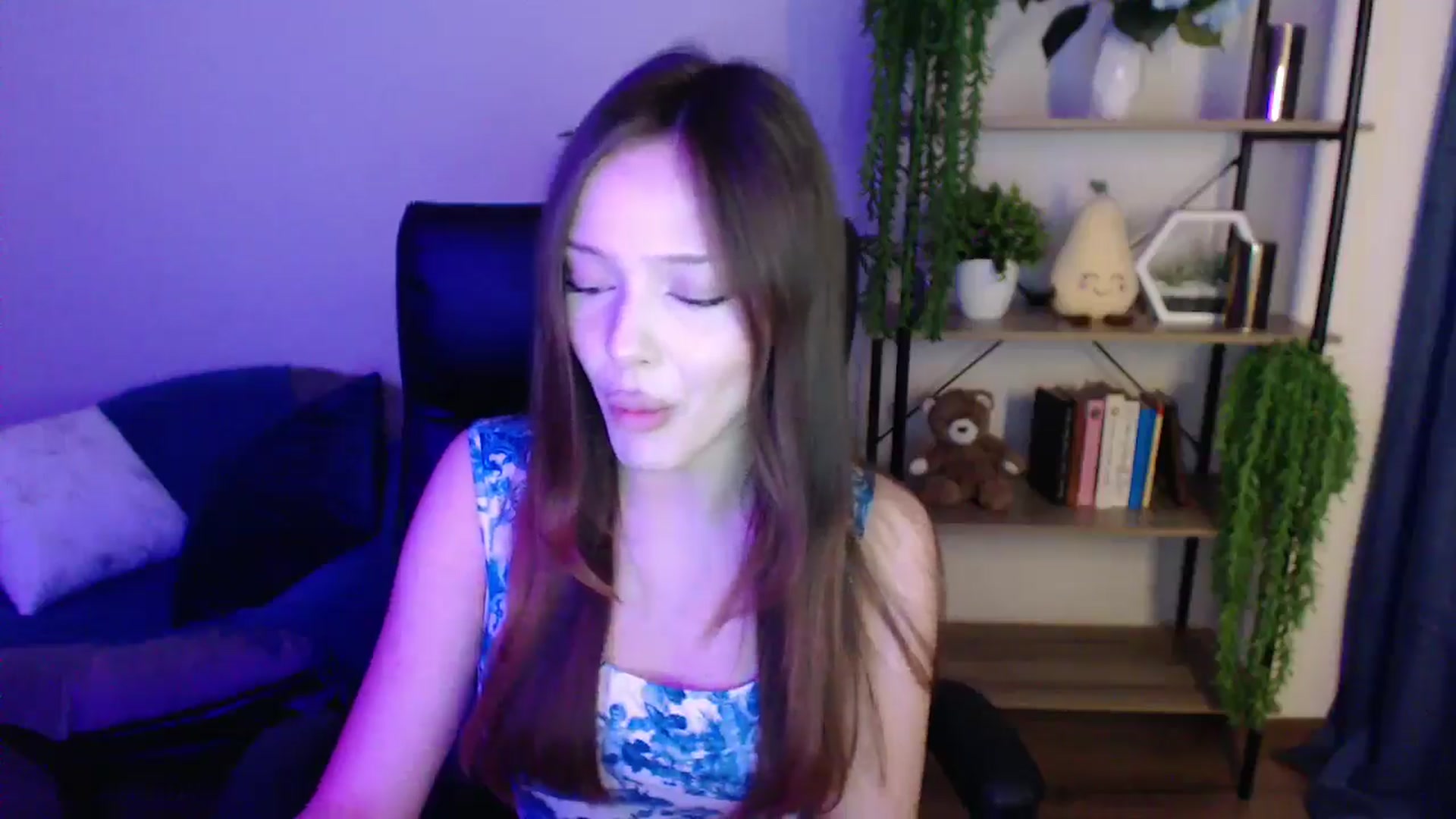 Gallery image thumbnail from KateManelli's myfreecams stream on, 03/07/2025, 14:06 image 9 of 20