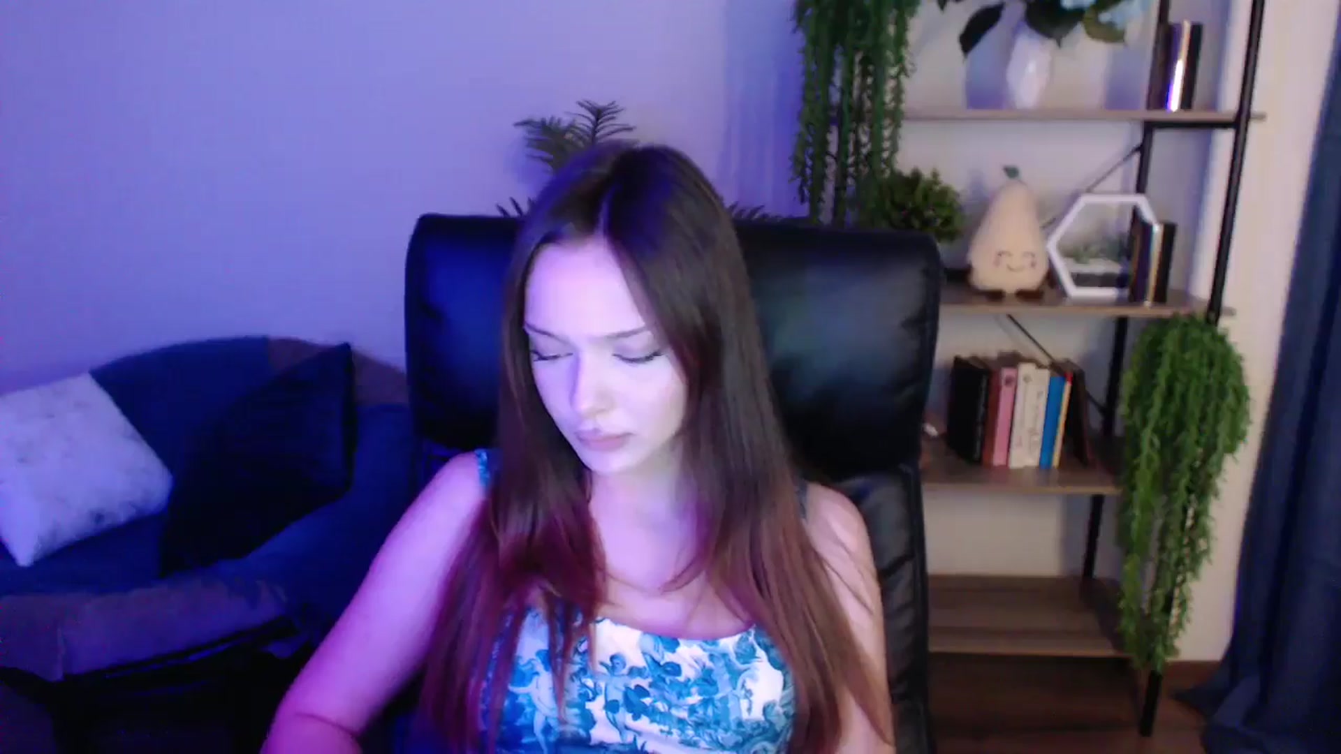 Gallery image thumbnail from KateManelli's myfreecams stream on, 03/07/2025, 14:20 image 18 of 20