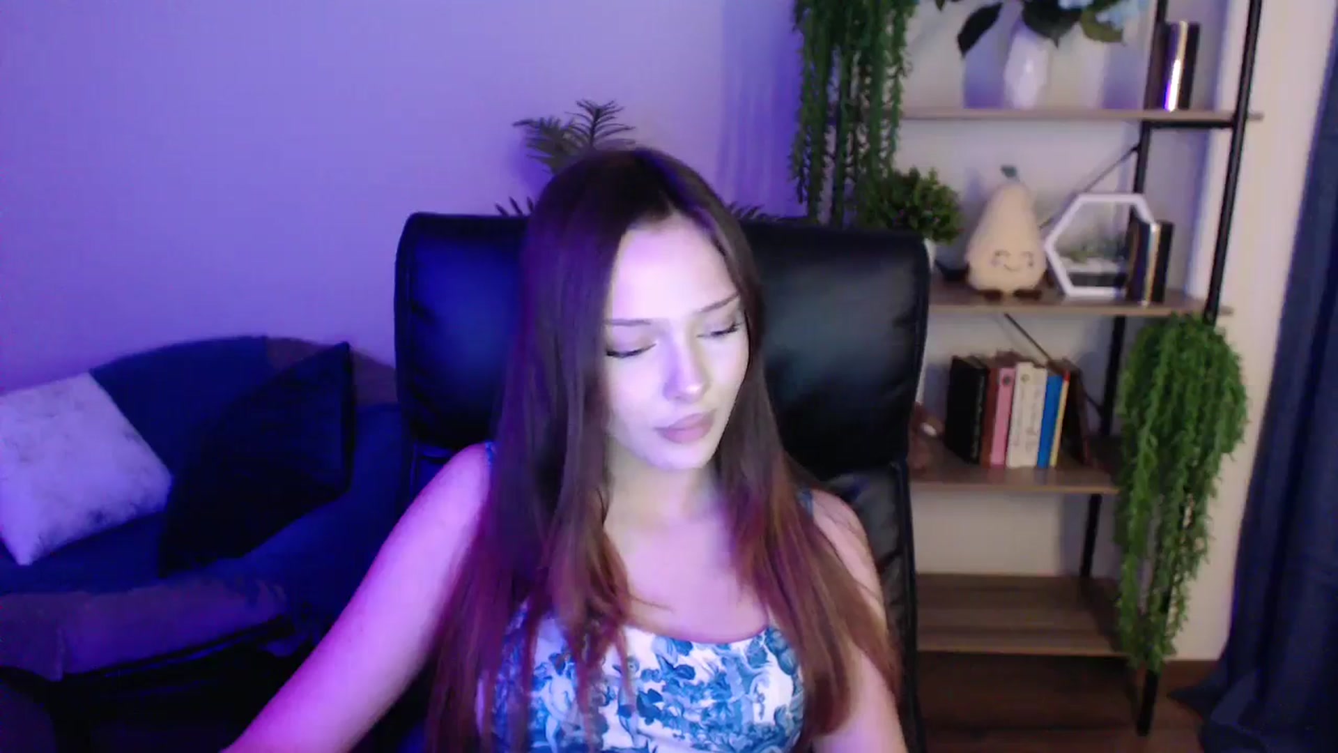 Gallery image thumbnail from KateManelli's myfreecams stream on, 03/07/2025, 14:20 image 17 of 20