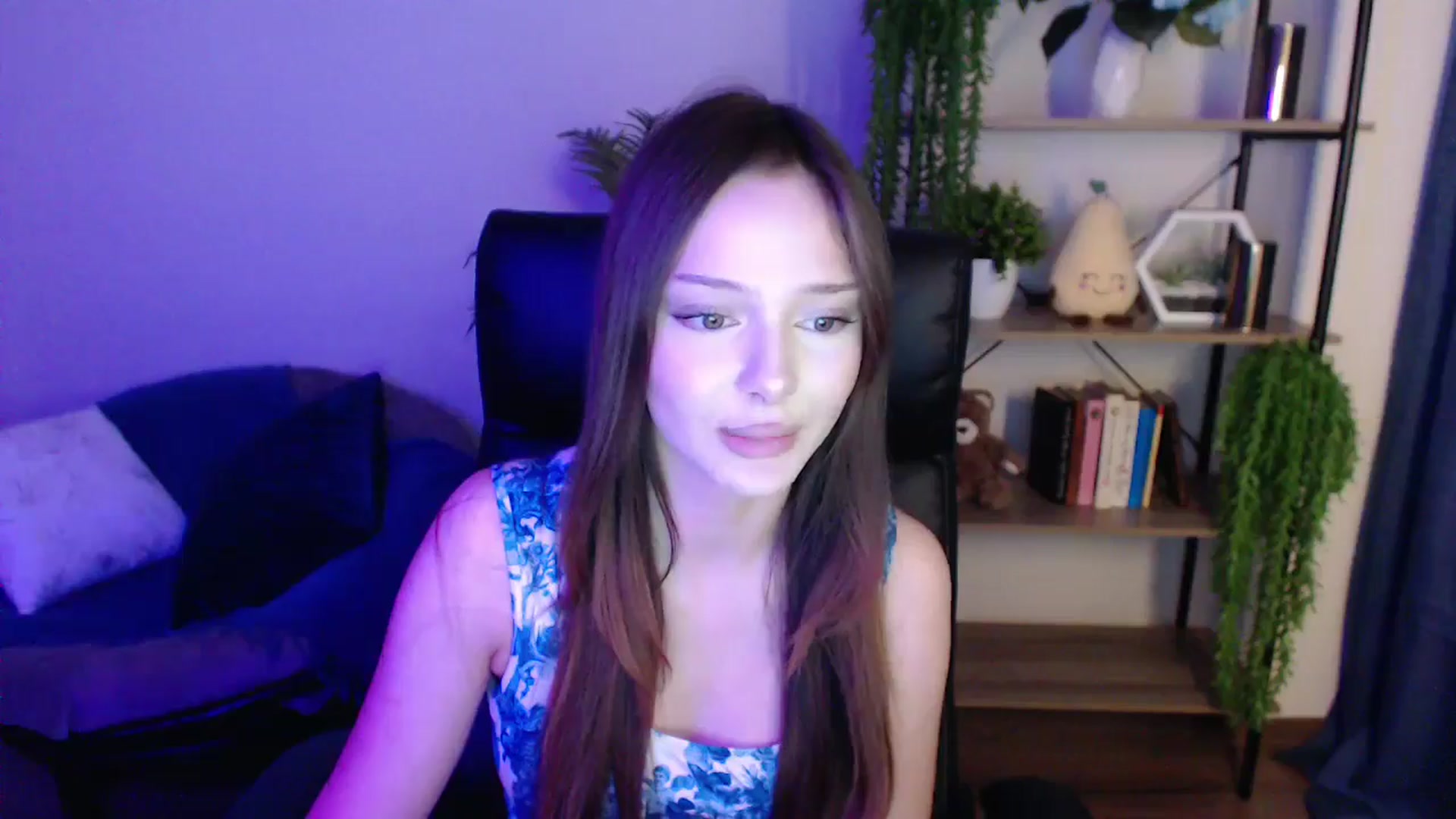 Gallery image thumbnail from KateManelli's myfreecams stream on, 03/07/2025, 14:20 image 13 of 20