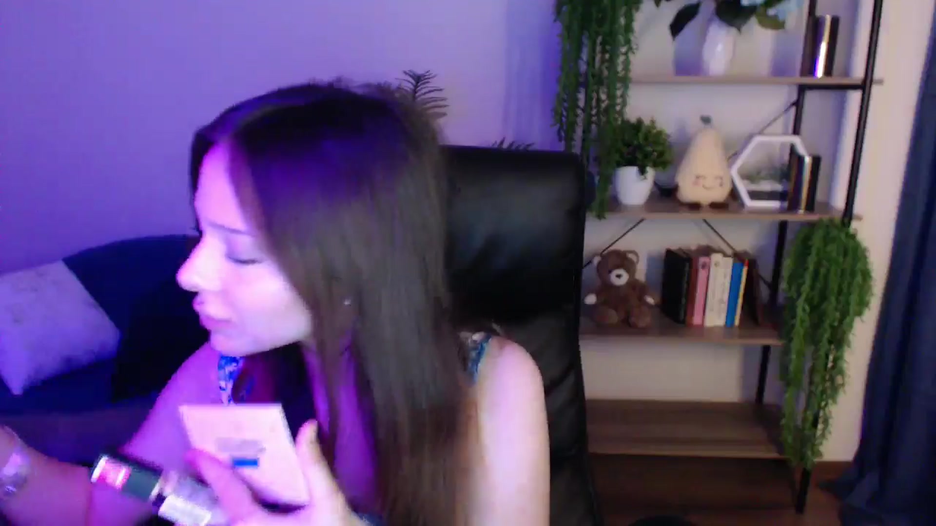Gallery image thumbnail from KateManelli's myfreecams stream on, 03/07/2025, 14:51 image 12 of 20