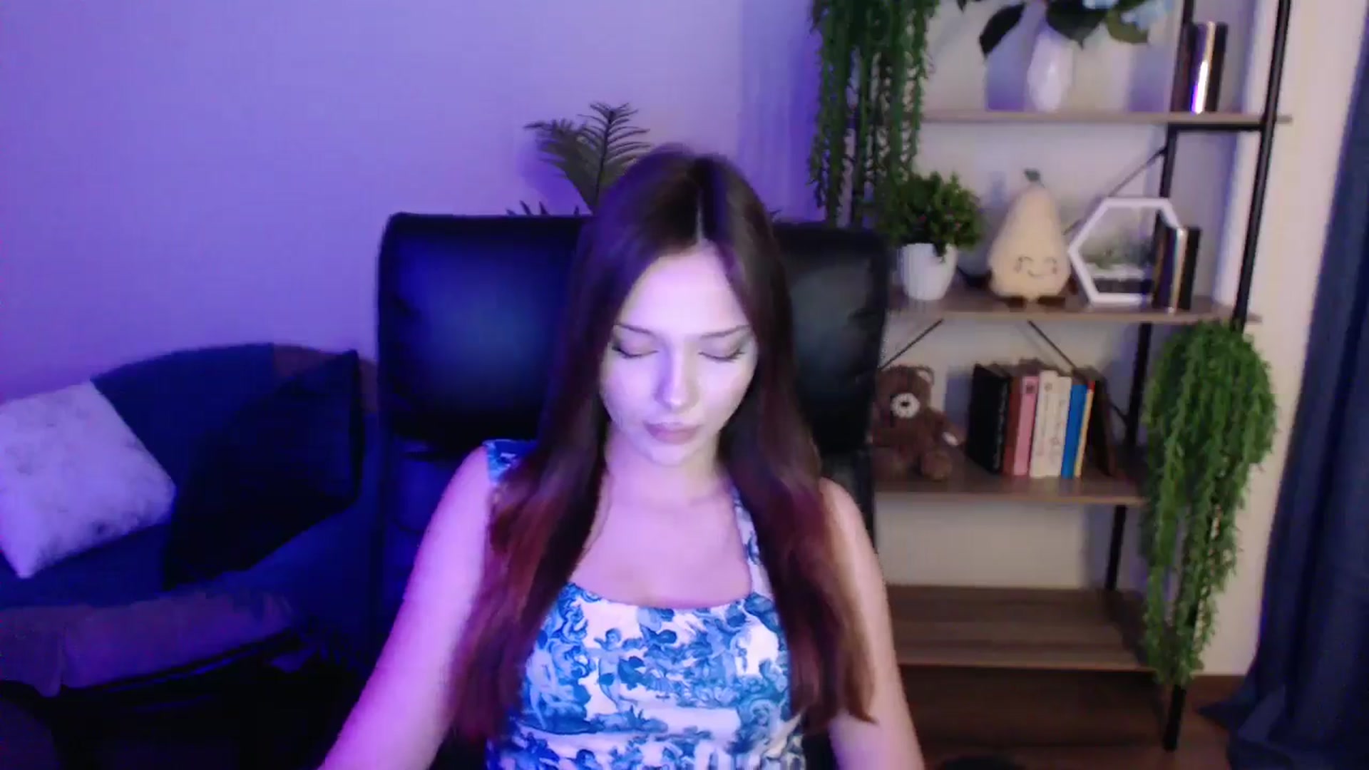 Gallery image thumbnail from KateManelli's myfreecams stream on, 03/07/2025, 14:51 image 2 of 20