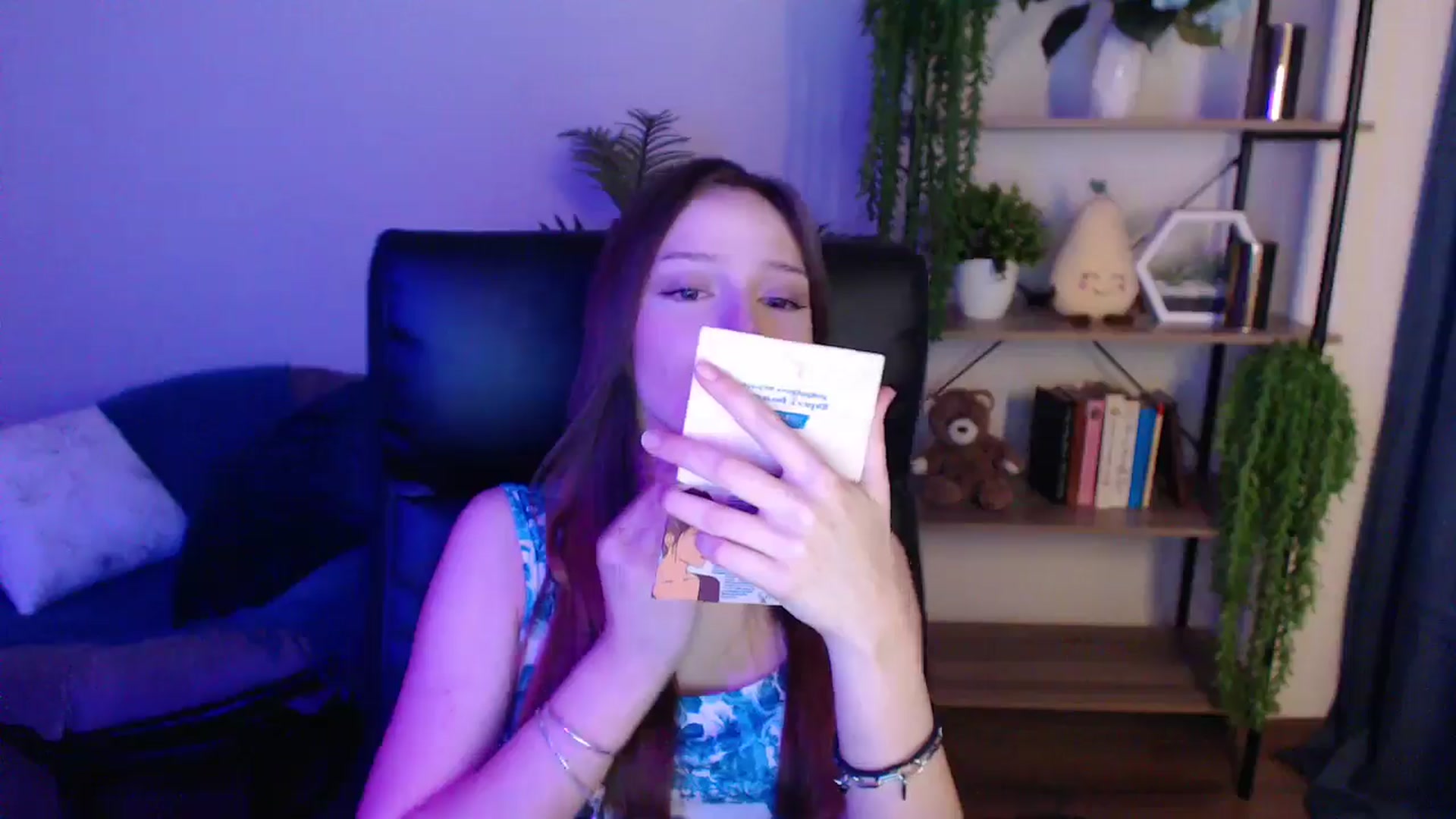Gallery image thumbnail from KateManelli's myfreecams stream on, 03/07/2025, 14:51 image 11 of 20