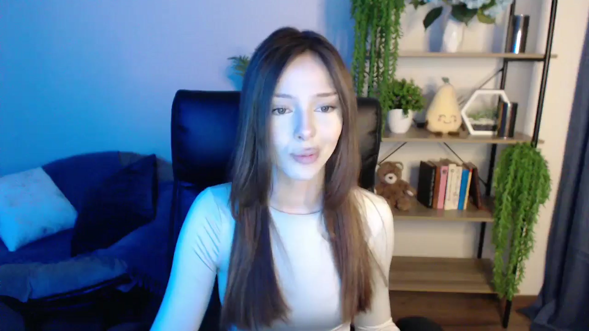 Gallery image thumbnail from KateManelli's myfreecams stream on, 03/08/2025, 10:19 image 15 of 20