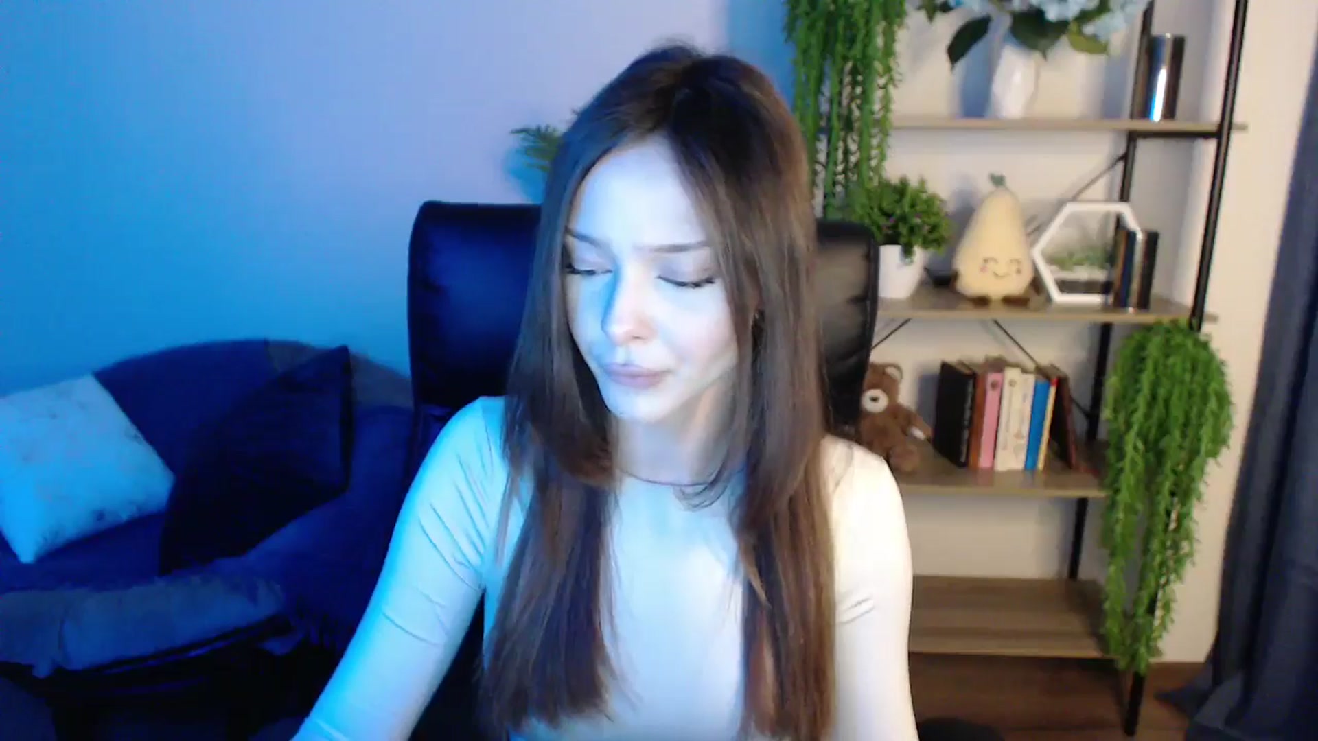 Gallery image thumbnail from KateManelli's myfreecams stream on, 03/08/2025, 12:38 image 17 of 20