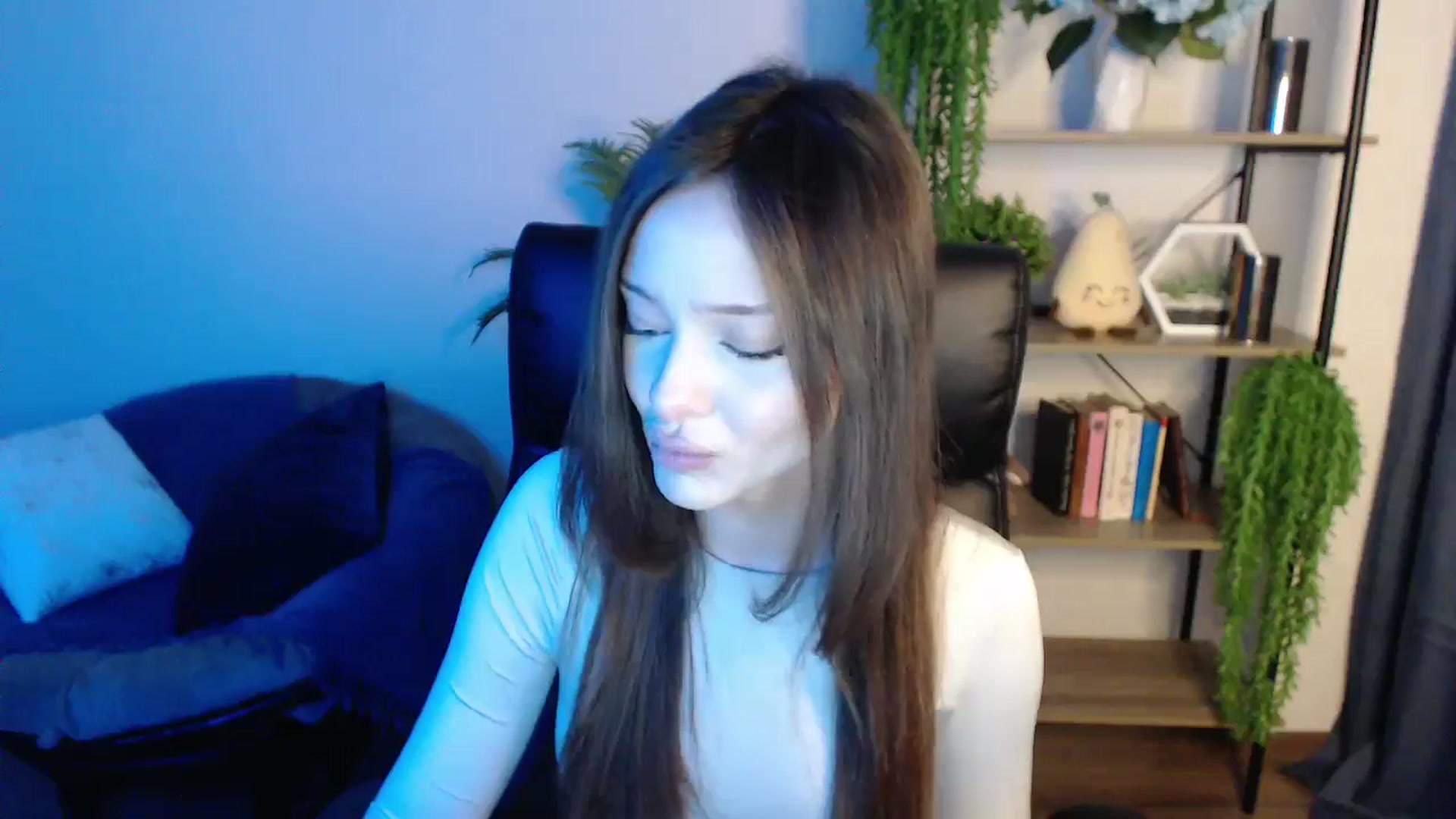 Gallery image thumbnail from KateManelli's myfreecams stream on, 03/08/2025, 12:38 image 13 of 20