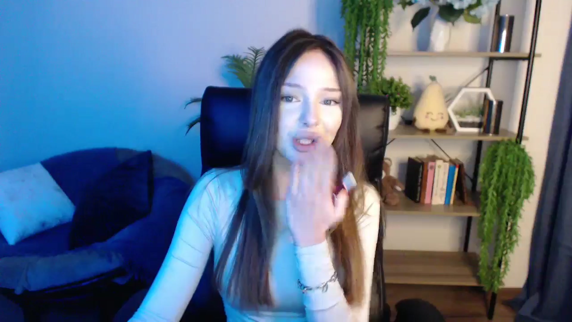 Gallery image thumbnail from KateManelli's myfreecams stream on, 03/08/2025, 13:03 image 15 of 20