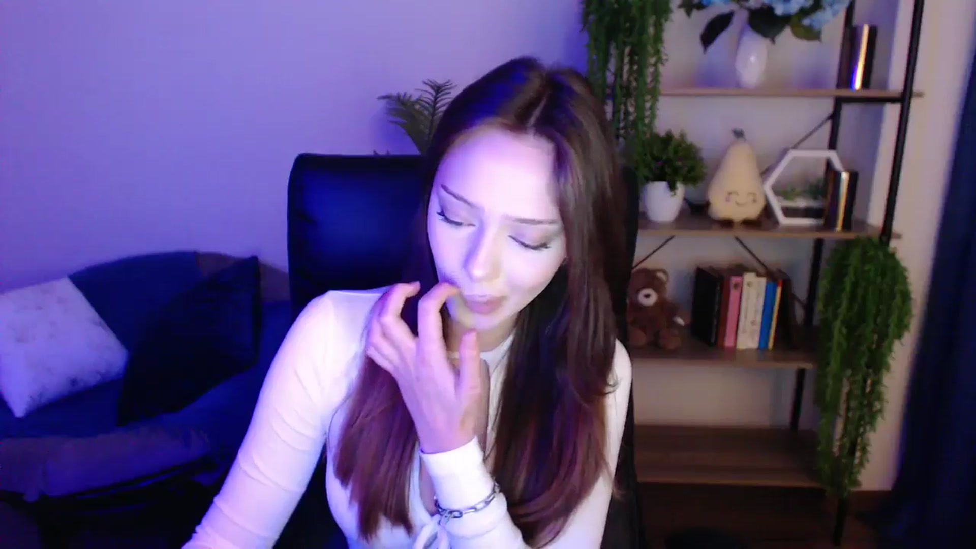 Gallery image thumbnail from KateManelli's myfreecams stream on, 03/10/2025, 11:09 image 16 of 20