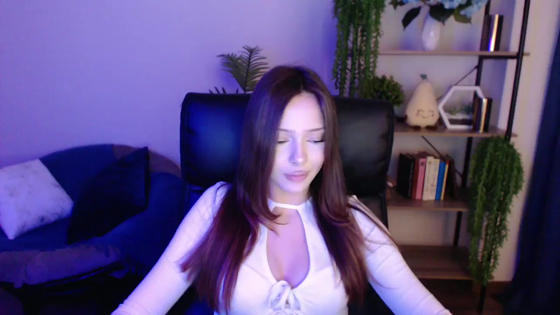 Gallery image thumbnail from KateManelli's myfreecams stream on, 03/10/2025, 13:41 image 4 of 20