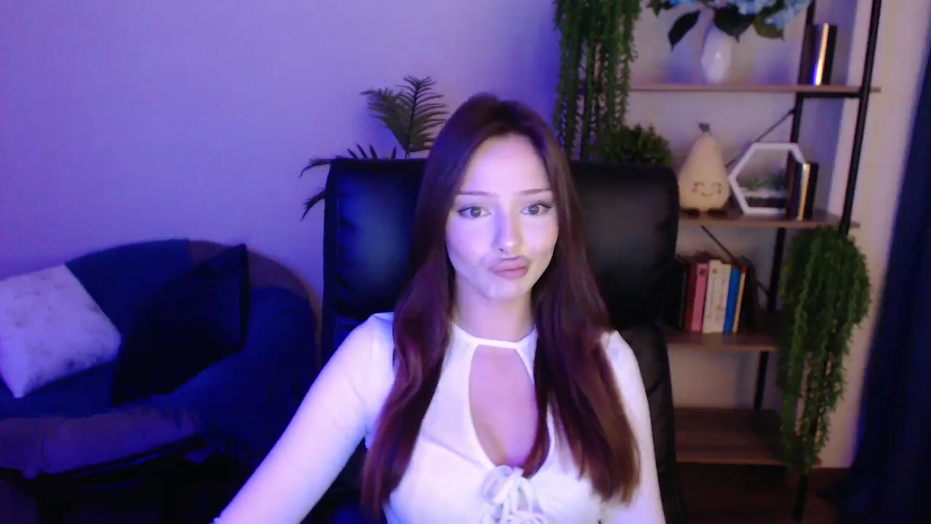 Gallery image thumbnail from KateManelli's myfreecams stream on, 03/10/2025, 13:41 image 17 of 20