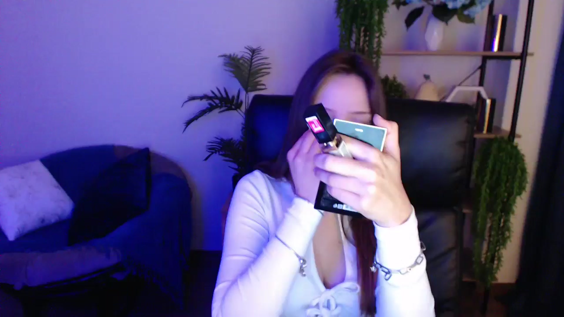 Gallery image thumbnail from KateManelli's myfreecams stream on, 03/10/2025, 14:53 image 13 of 20