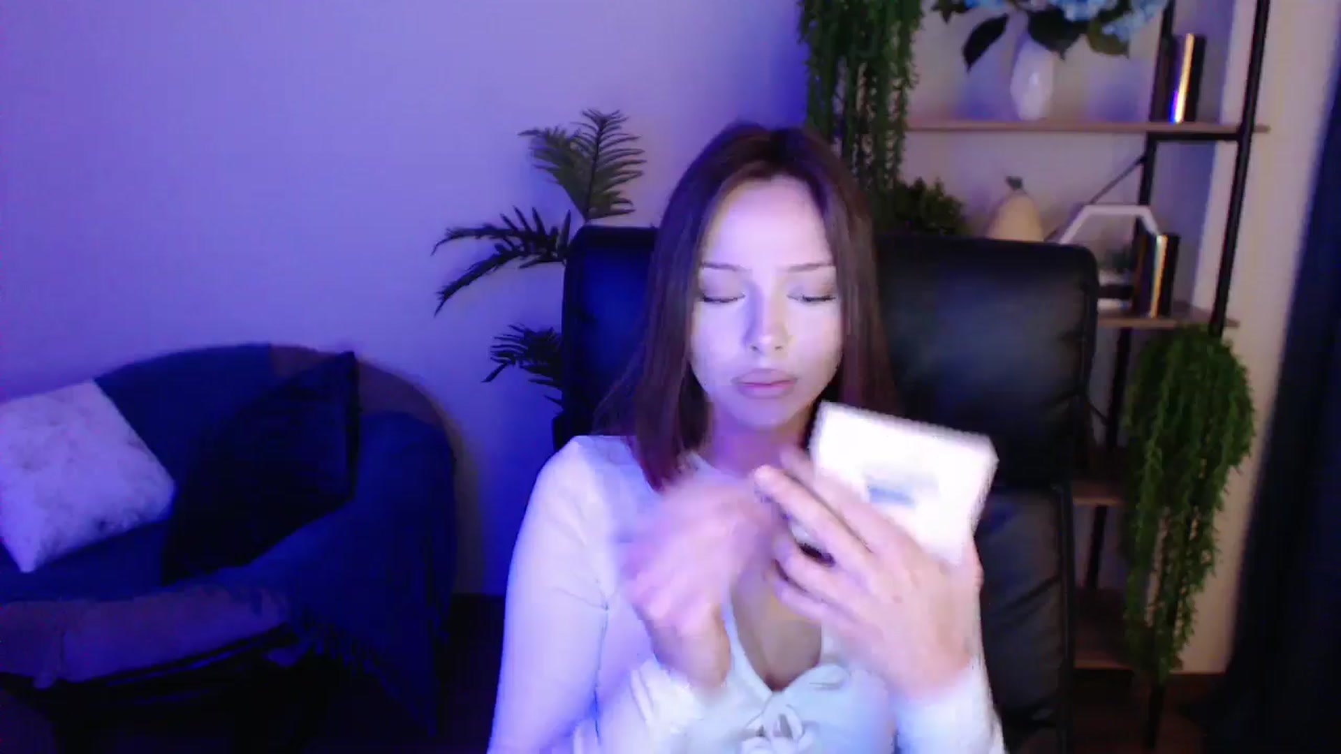 Gallery image thumbnail from KateManelli's myfreecams stream on, 03/10/2025, 14:53 image 18 of 20