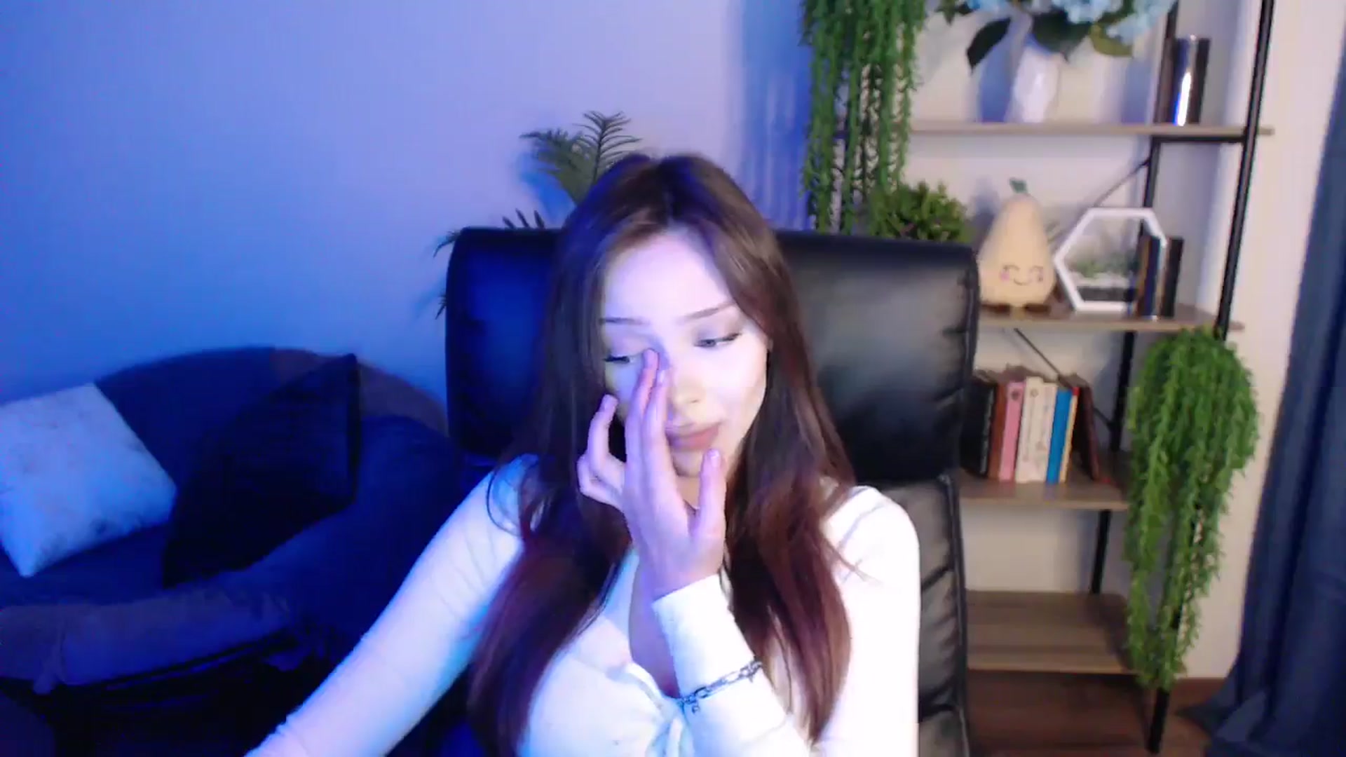 Gallery image thumbnail from KateManelli's myfreecams stream on, 03/14/2025, 10:44 image 17 of 20