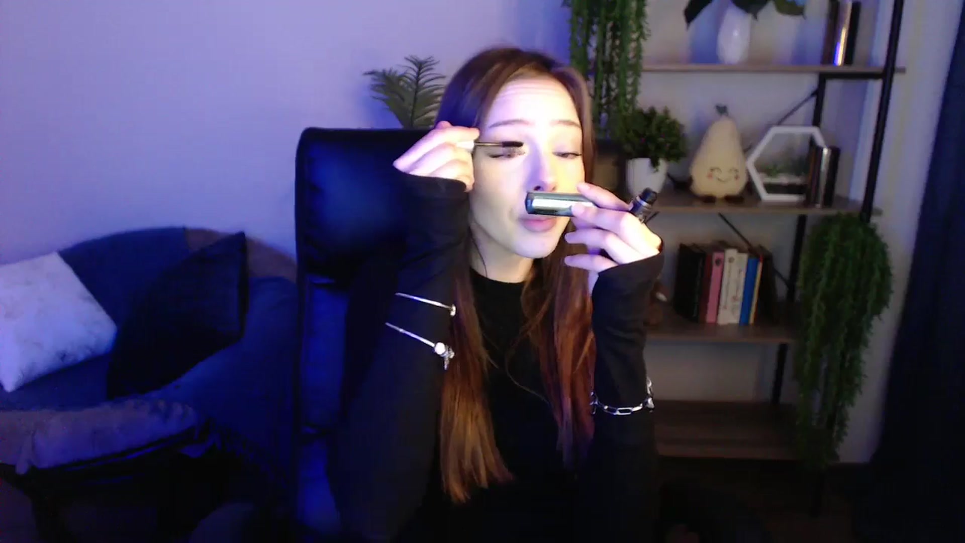 Gallery image thumbnail from KateManelli's myfreecams stream on, 03/15/2025, 12:27 image 15 of 20