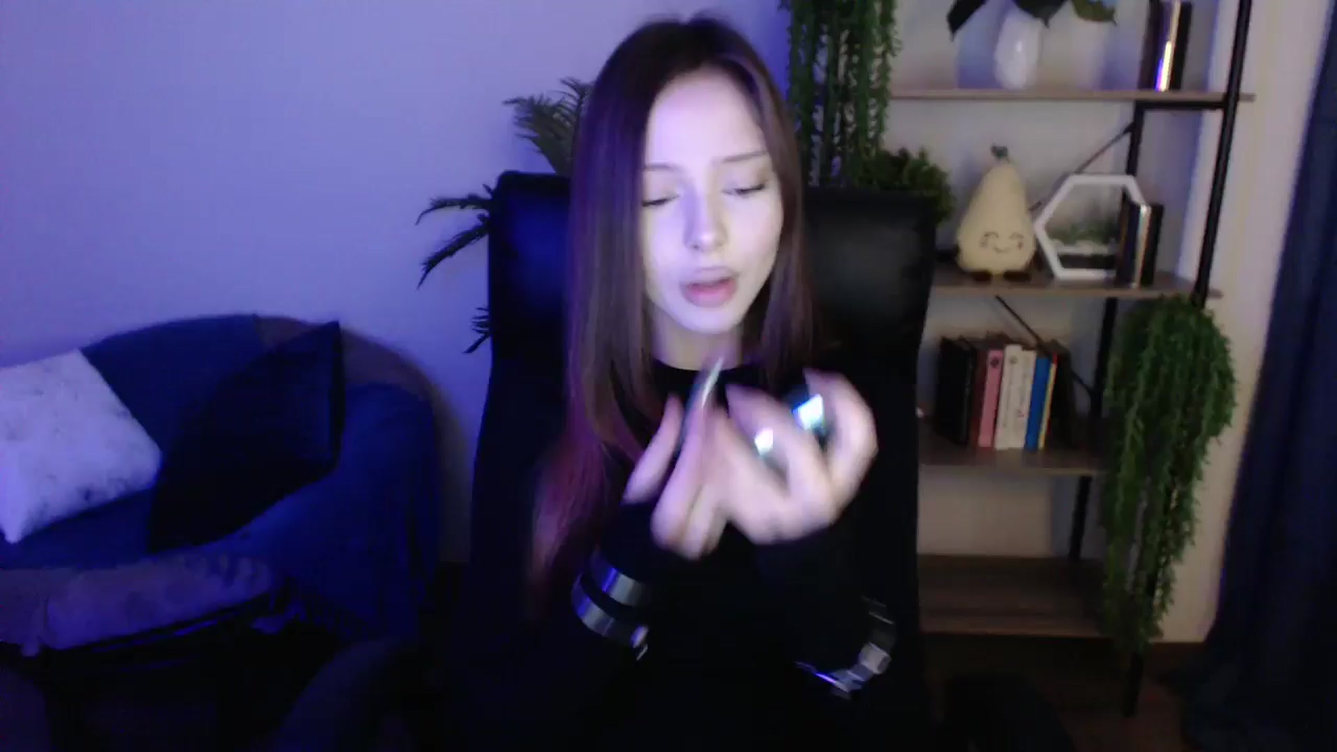 Gallery image thumbnail from KateManelli's myfreecams stream on, 03/15/2025, 12:27 image 1 of 20