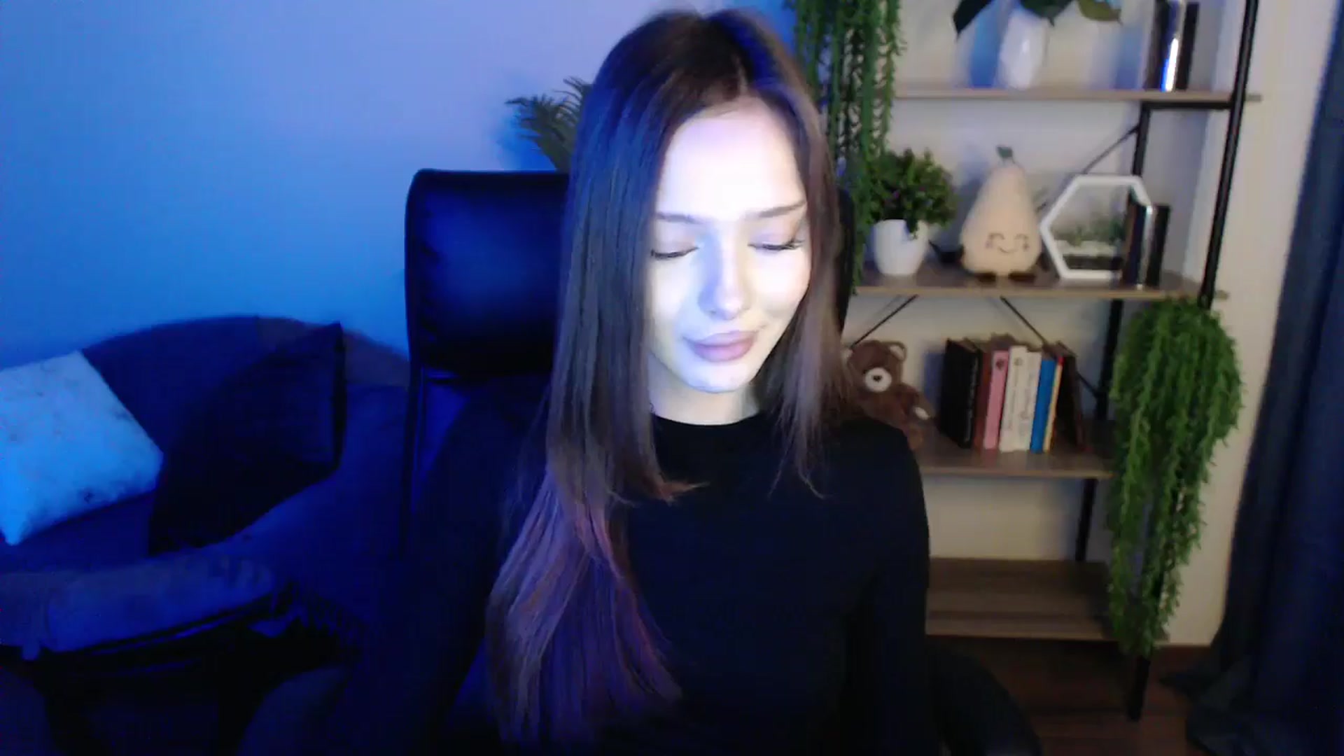 Gallery image thumbnail from KateManelli's myfreecams stream on, 03/15/2025, 13:25 image 12 of 20
