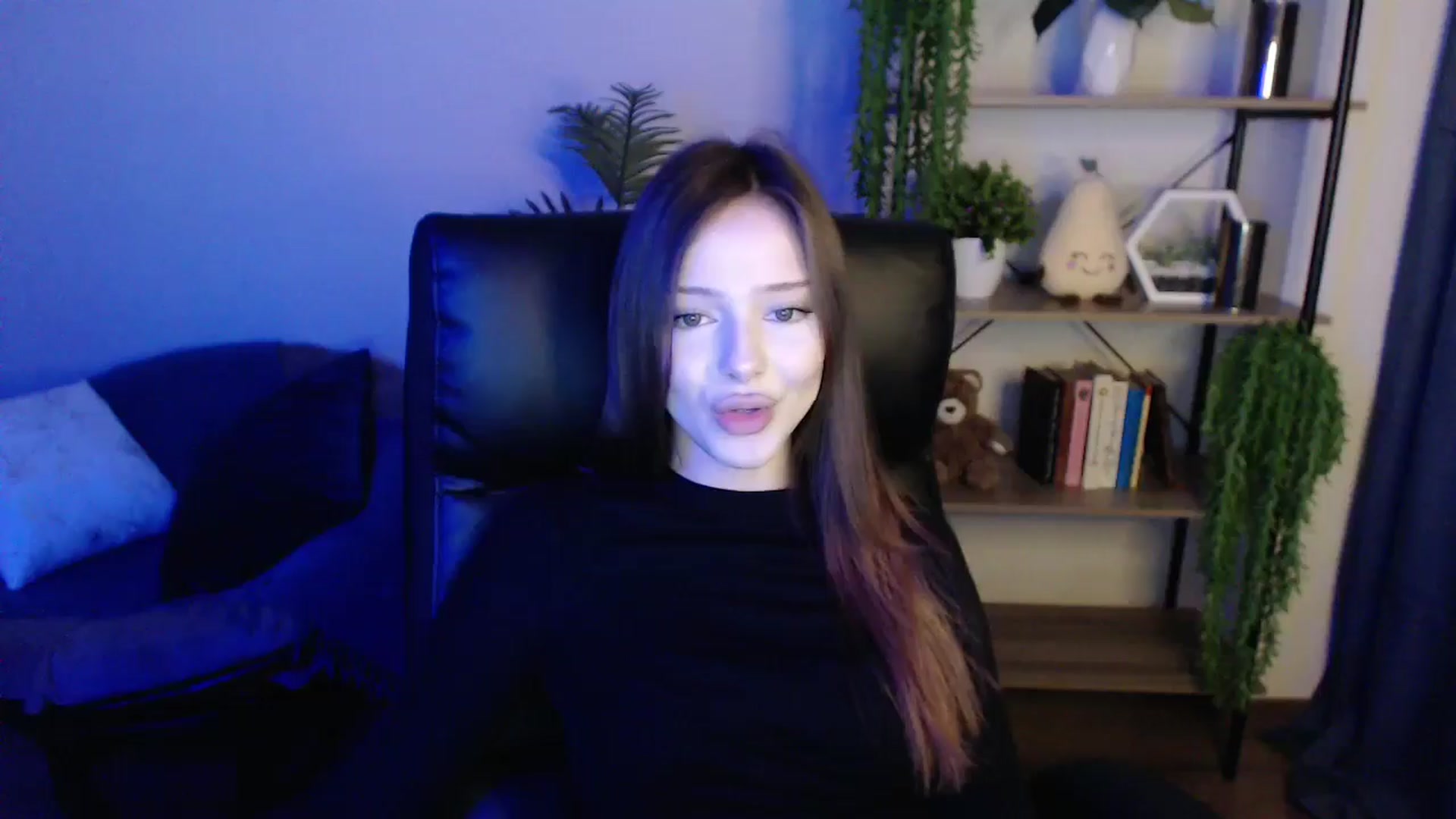 Gallery image thumbnail from KateManelli's myfreecams stream on, 03/15/2025, 13:25 image 18 of 20