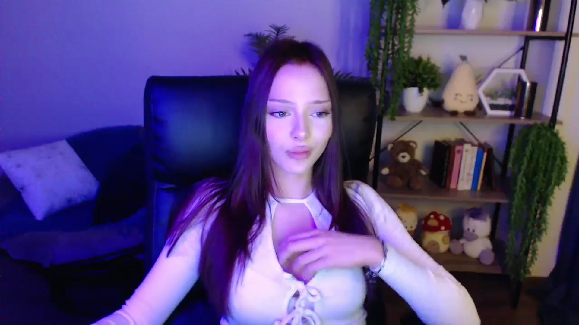 Gallery image thumbnail from KateManelli's myfreecams stream on, 03/24/2025, 13:14 image 15 of 20
