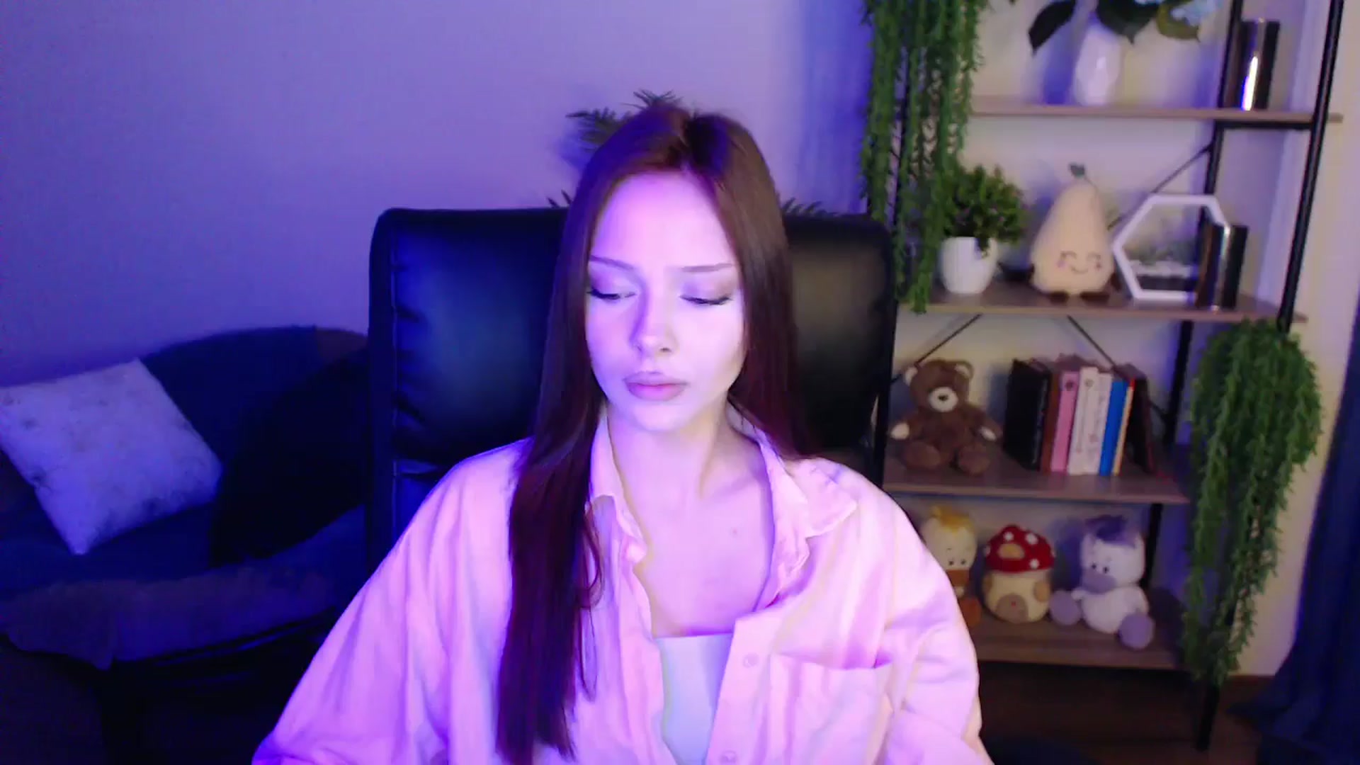 Gallery image thumbnail from KateManelli's myfreecams stream on, 03/26/2025, 10:00 image 7 of 20