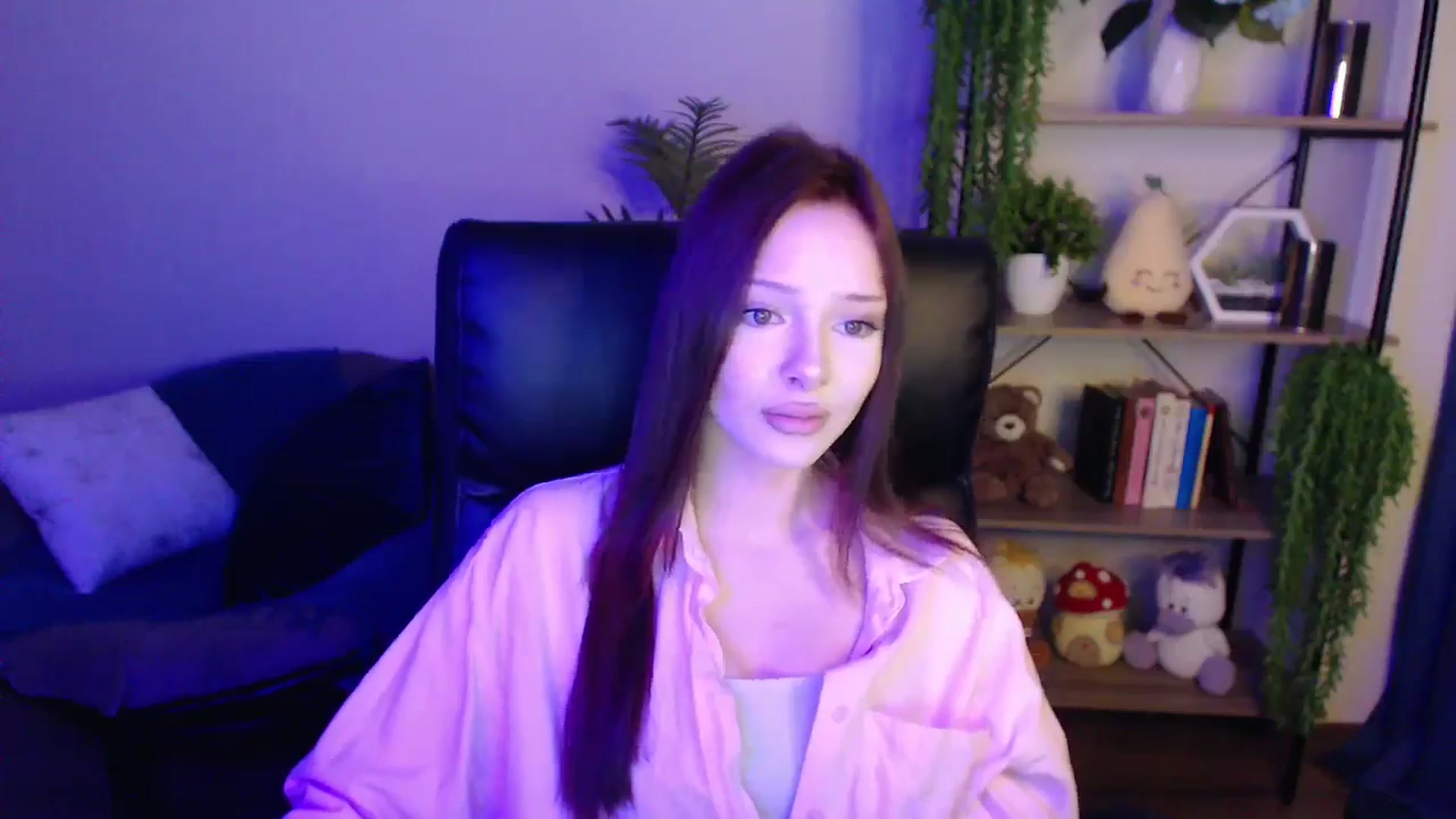 Gallery image thumbnail from KateManelli's myfreecams stream on, 03/26/2025, 10:00 image 12 of 20