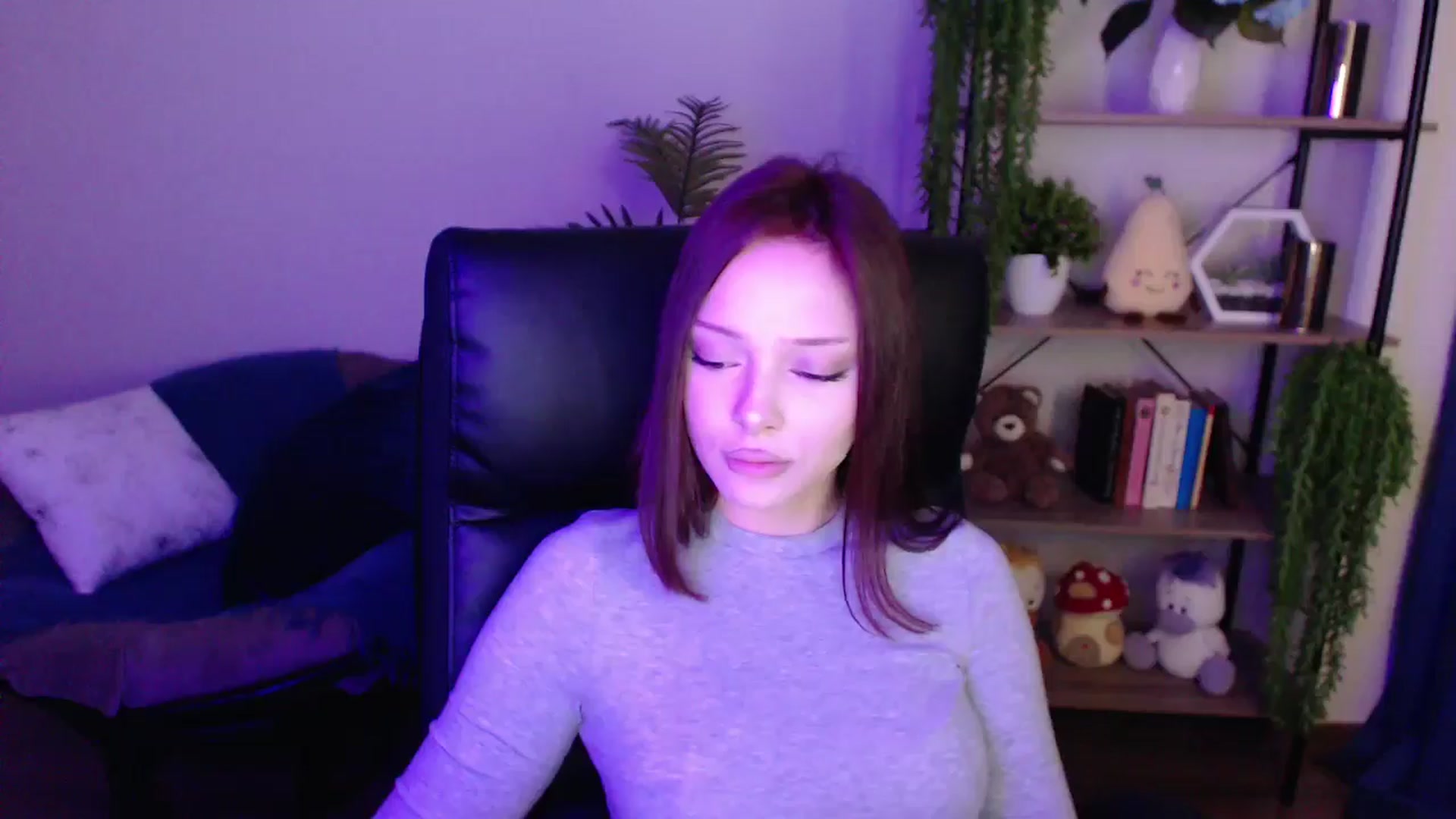 Gallery image thumbnail from KateManelli's myfreecams stream on, 03/28/2025, 11:10 image 12 of 20