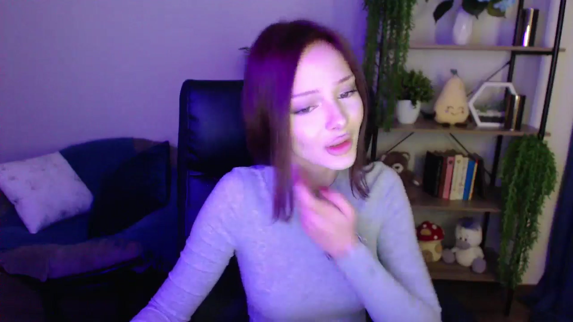Gallery image thumbnail from KateManelli's myfreecams stream on, 03/28/2025, 11:10 image 10 of 20