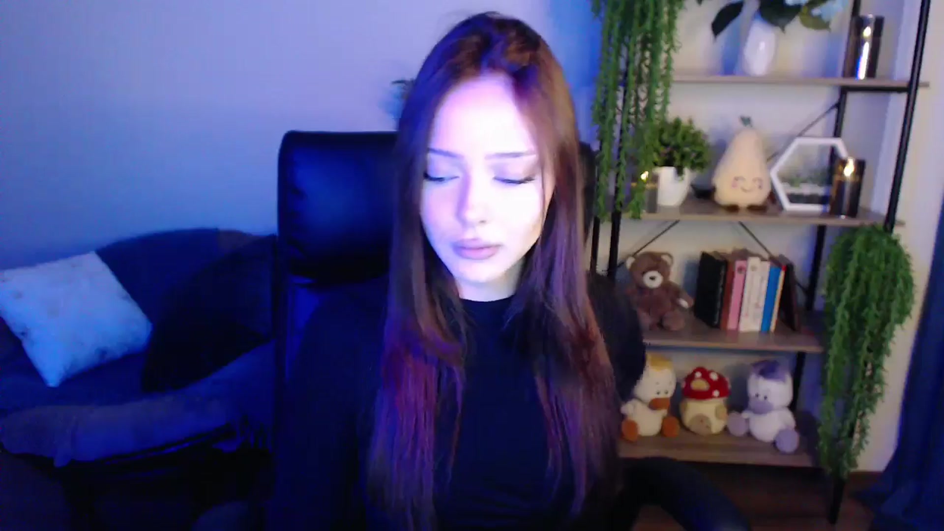 Gallery image thumbnail from KateManelli's myfreecams stream on, 03/31/2025, 11:03 image 6 of 20