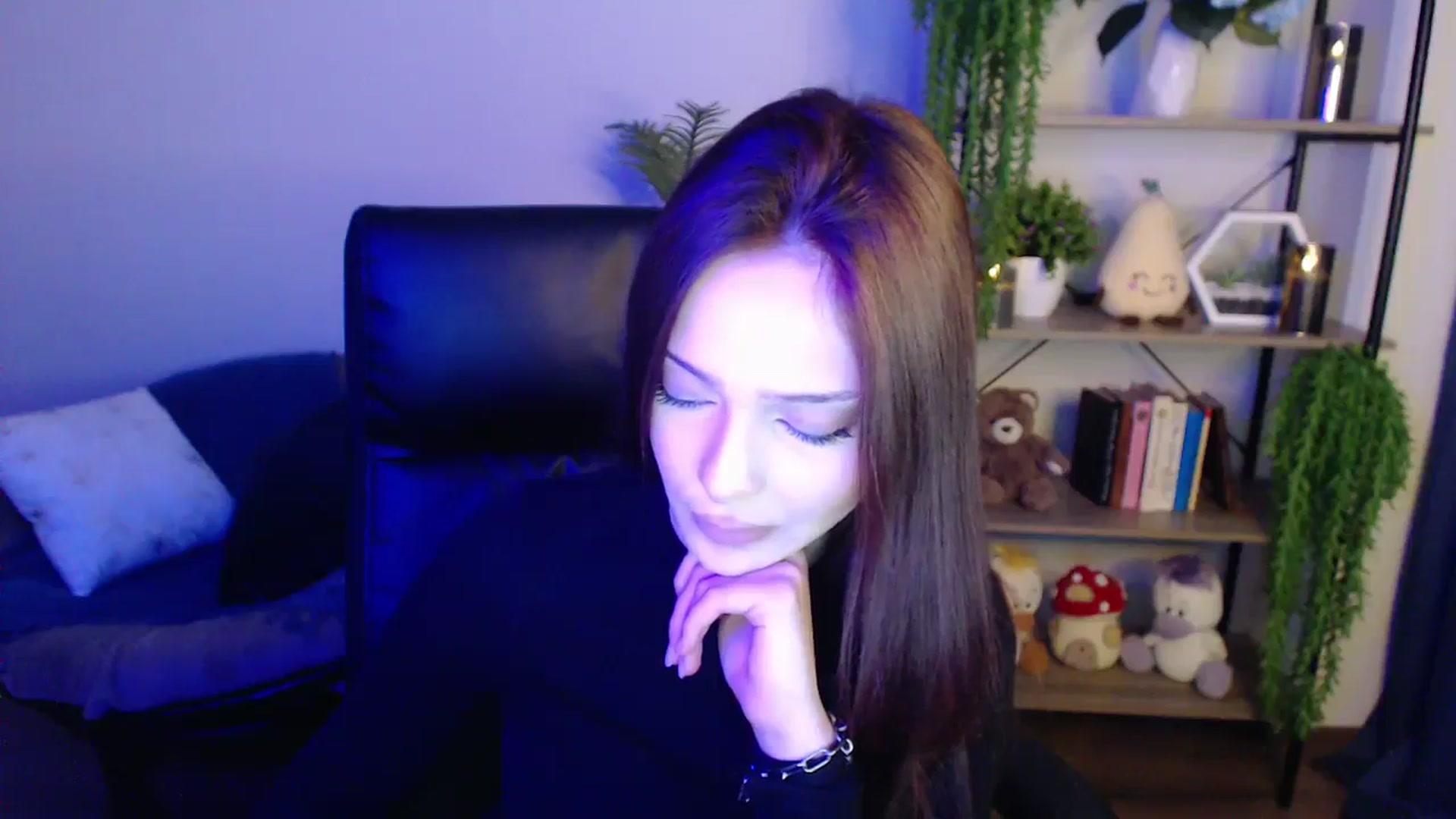 Gallery image thumbnail from KateManelli's myfreecams stream on, 03/31/2025, 12:15 image 3 of 20