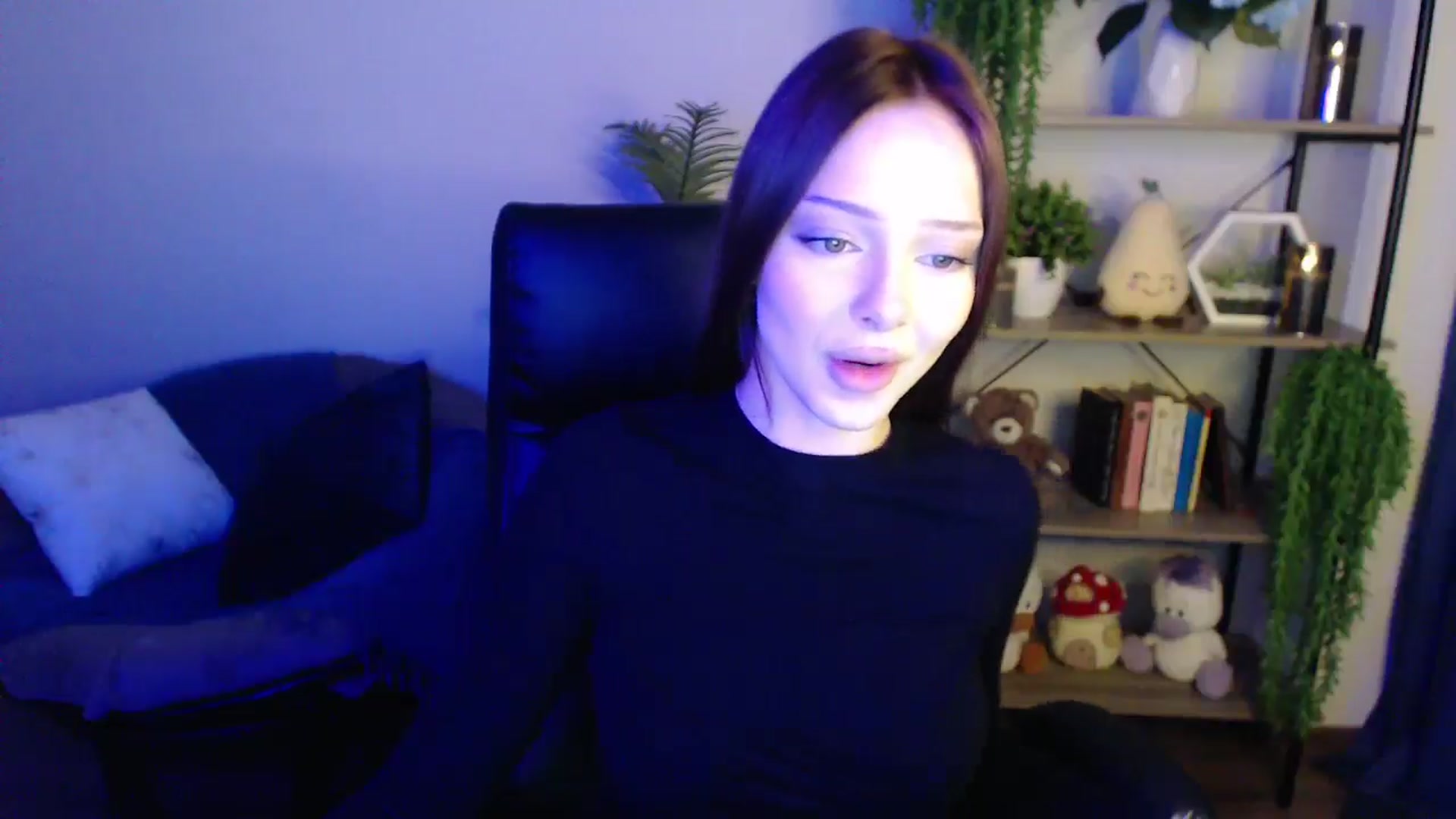 Gallery image thumbnail from KateManelli's myfreecams stream on, 03/31/2025, 12:15 image 13 of 20