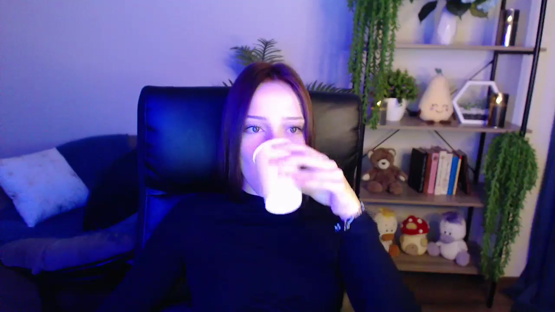Gallery image thumbnail from KateManelli's myfreecams stream on, 03/31/2025, 12:15 image 16 of 20