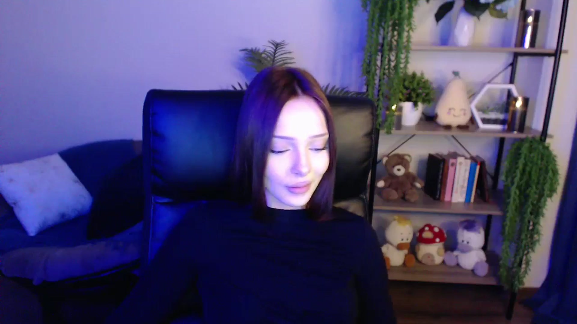 Gallery image thumbnail from KateManelli's myfreecams stream on, 03/31/2025, 12:15 image 17 of 20