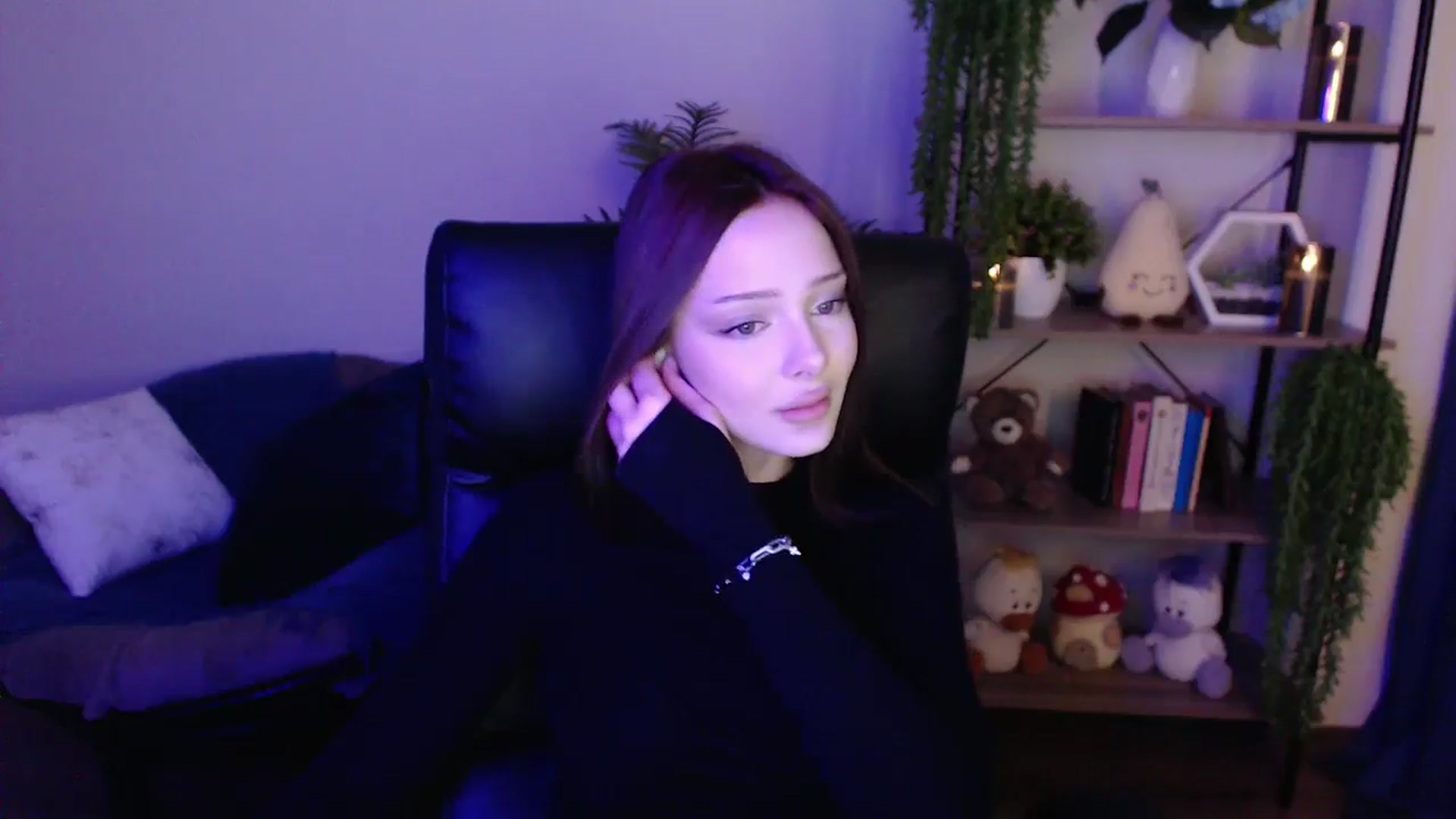 Gallery image thumbnail from KateManelli's myfreecams stream on, 03/31/2025, 12:15 image 19 of 20