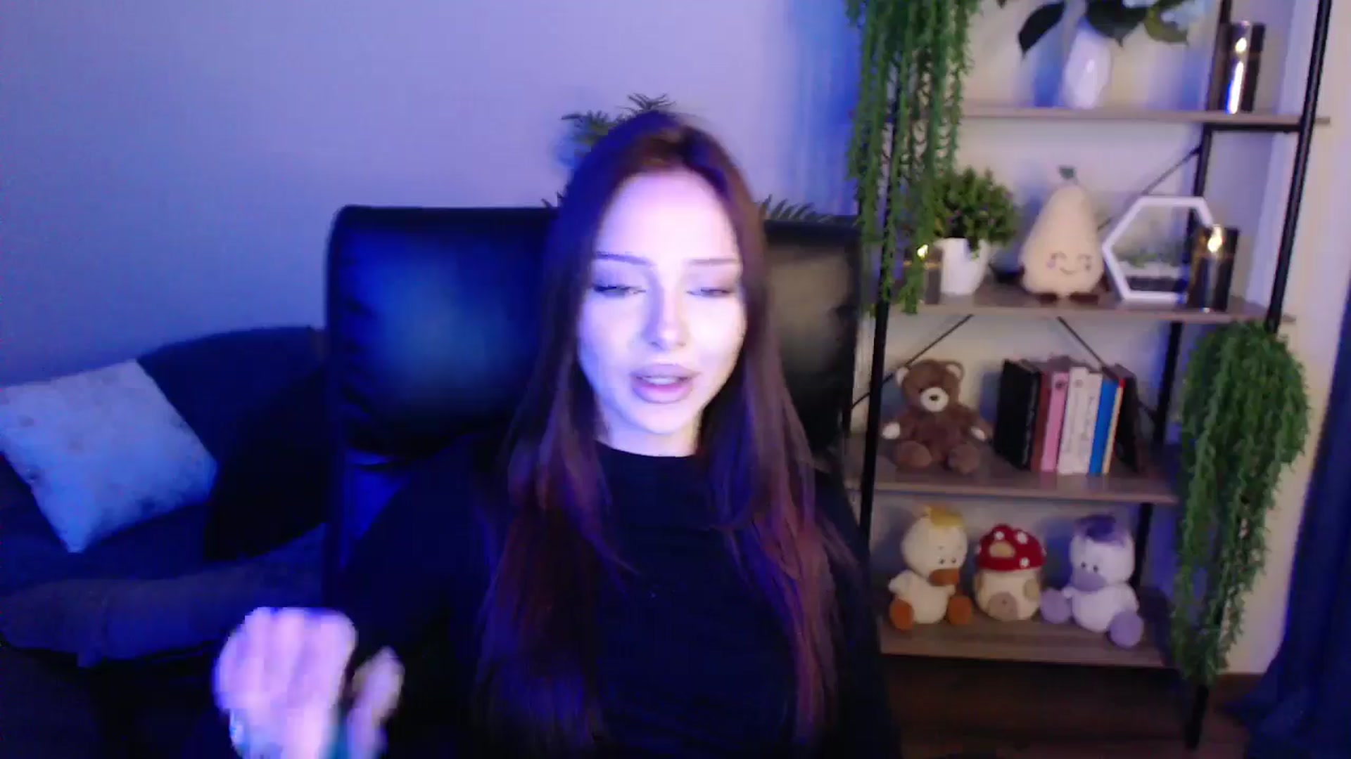 Gallery image thumbnail from KateManelli's myfreecams stream on, 03/31/2025, 13:48 image 8 of 20