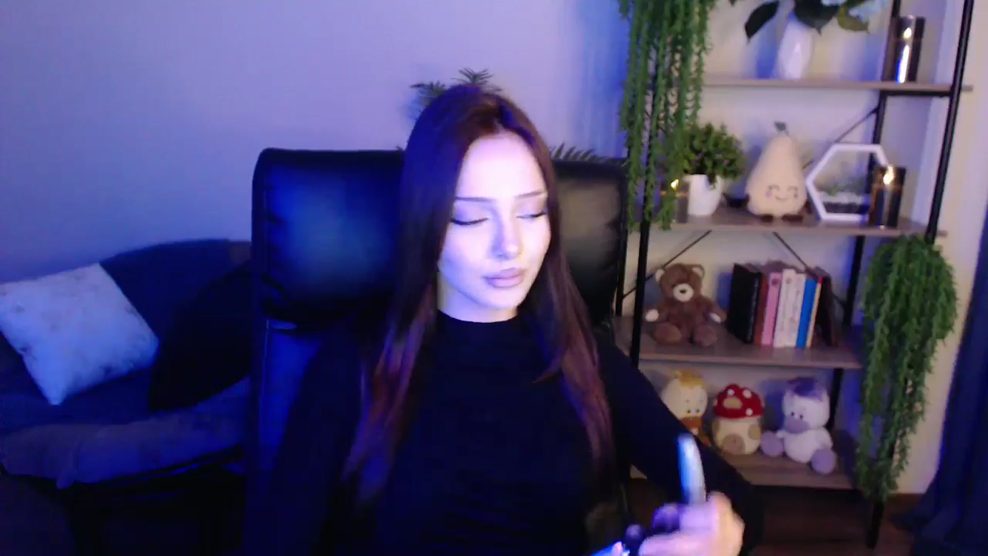 Gallery image thumbnail from KateManelli's myfreecams stream on, 03/31/2025, 13:48 image 10 of 20