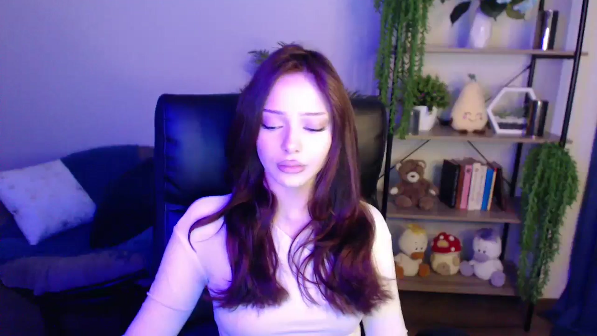 Gallery image thumbnail from KateManelli's myfreecams stream on, 04/01/2025, 08:52 image 14 of 20