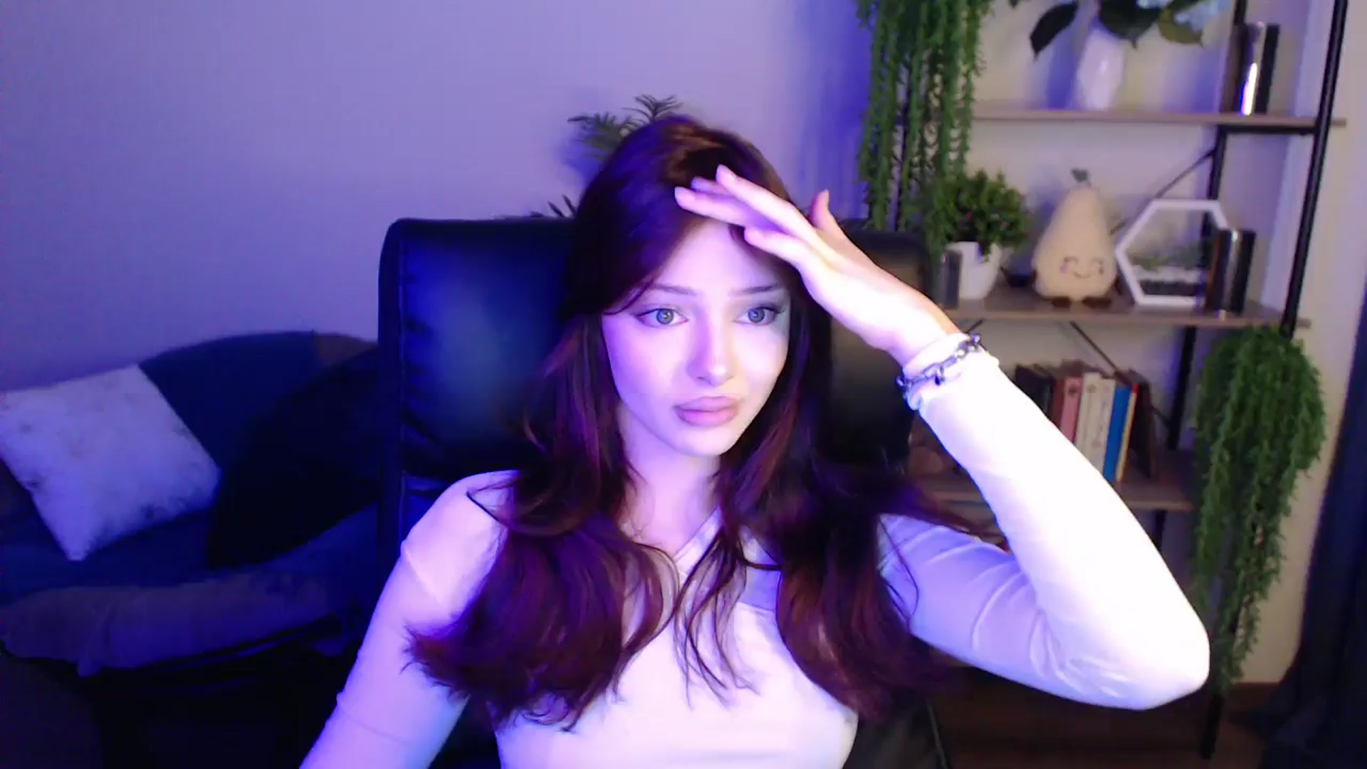 Gallery image thumbnail from KateManelli's myfreecams stream on, 04/01/2025, 08:52 image 20 of 20