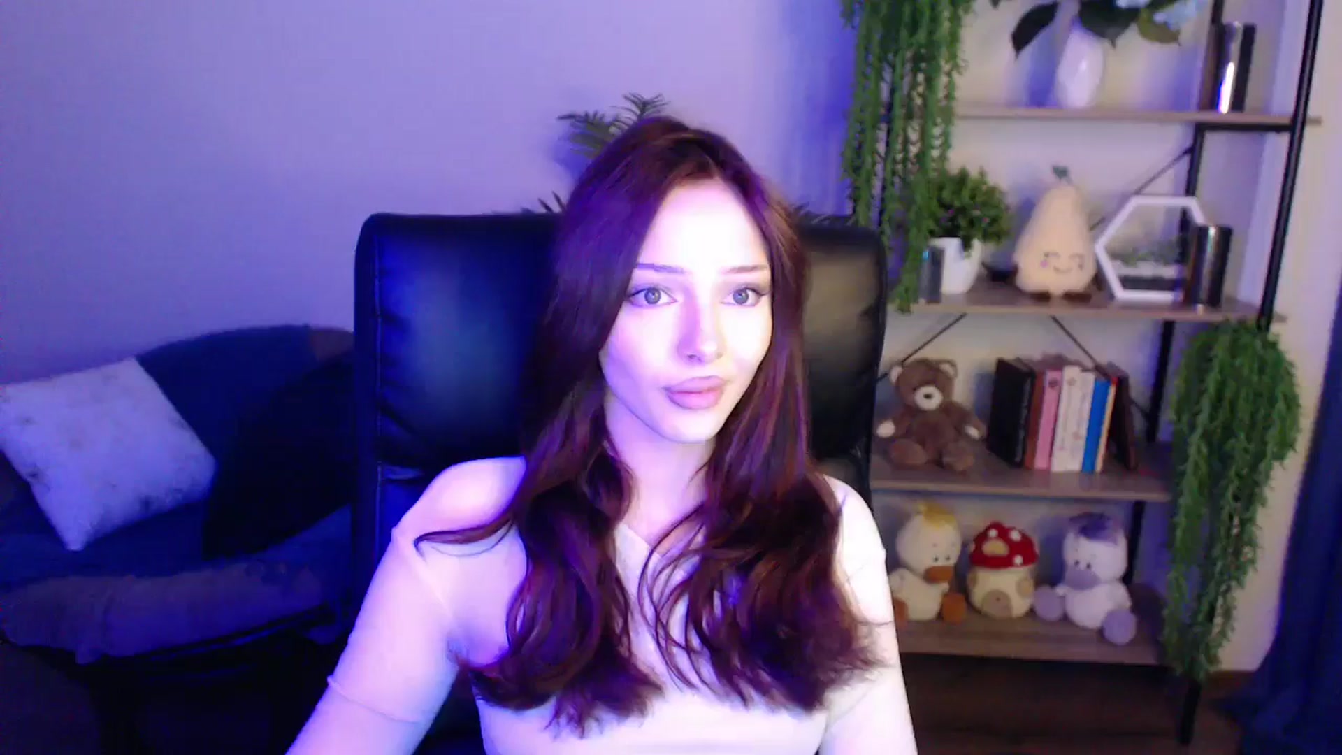 Gallery image thumbnail from KateManelli's myfreecams stream on, 04/01/2025, 08:52 image 16 of 20