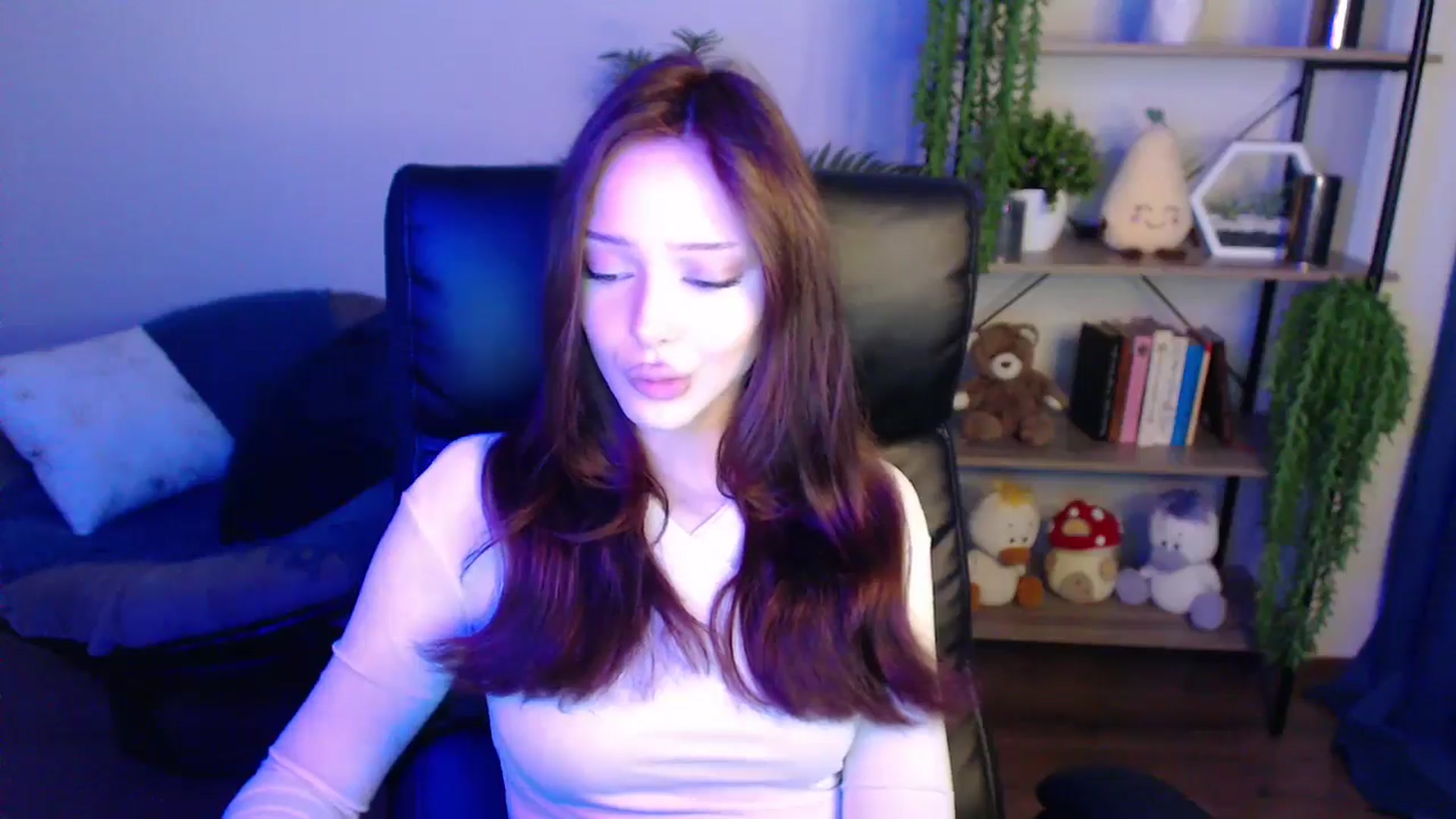 Gallery image thumbnail from KateManelli's myfreecams stream on, 04/01/2025, 09:54 image 17 of 20
