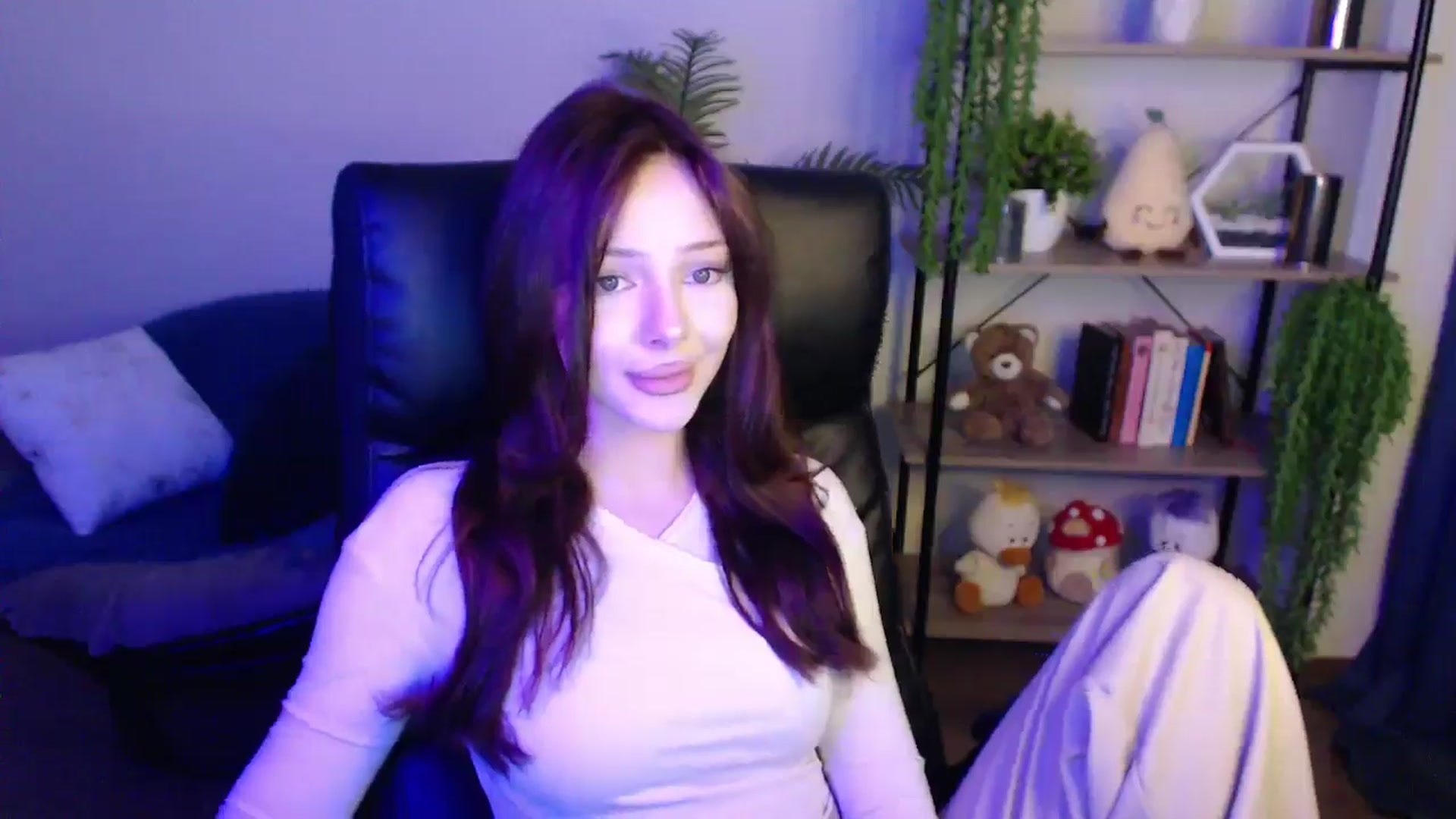Gallery image thumbnail from KateManelli's myfreecams stream on, 04/01/2025, 11:00 image 13 of 20
