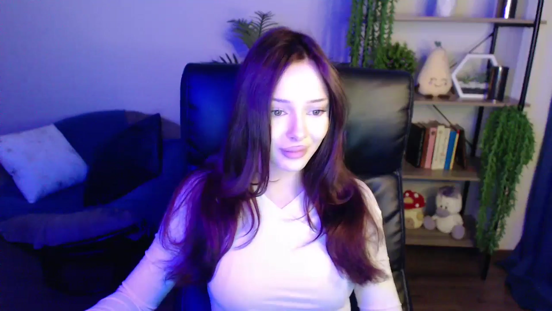 Gallery image thumbnail from KateManelli's myfreecams stream on, 04/01/2025, 11:00 image 2 of 20