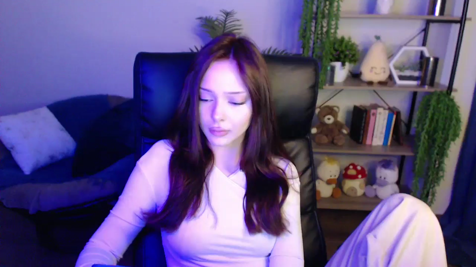 Gallery image thumbnail from KateManelli's myfreecams stream on, 04/01/2025, 11:00 image 20 of 20