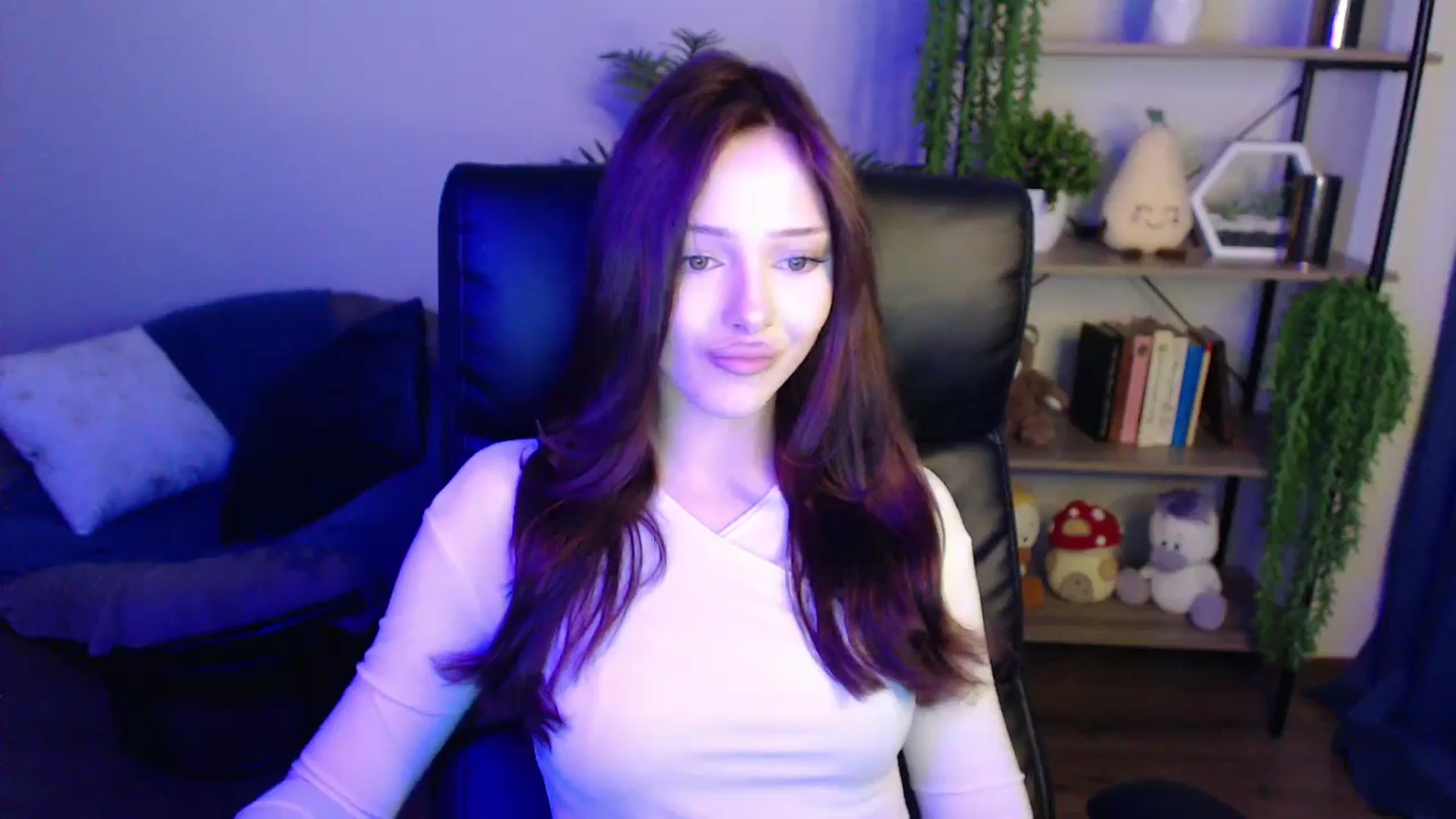 Gallery image thumbnail from KateManelli's myfreecams stream on, 04/01/2025, 11:00 image 11 of 20