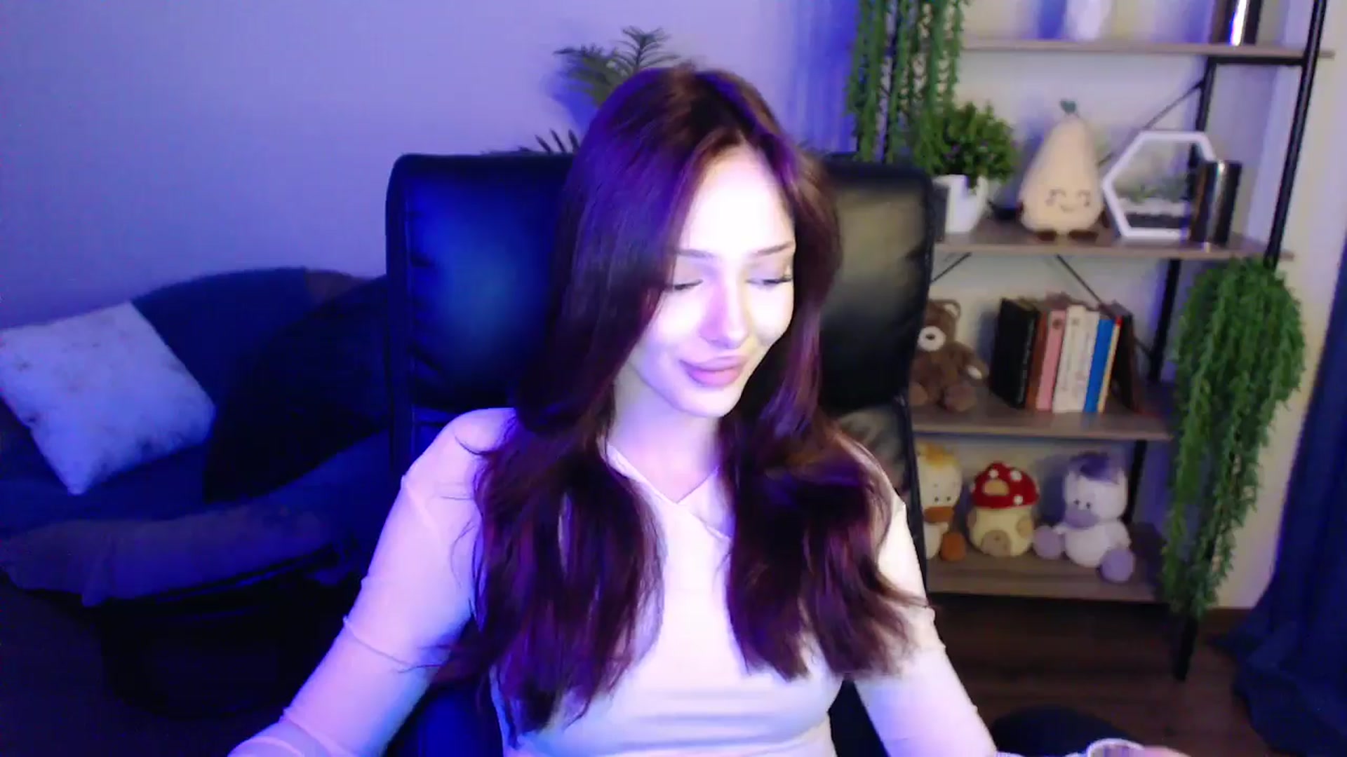 Gallery image thumbnail from KateManelli's myfreecams stream on, 04/01/2025, 11:29 image 16 of 20