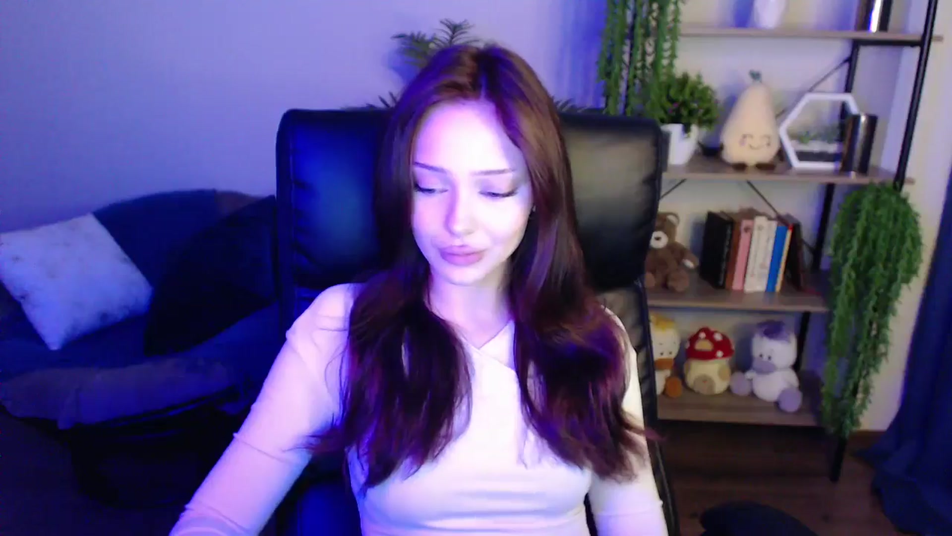 Gallery image thumbnail from KateManelli's myfreecams stream on, 04/01/2025, 11:29 image 18 of 20